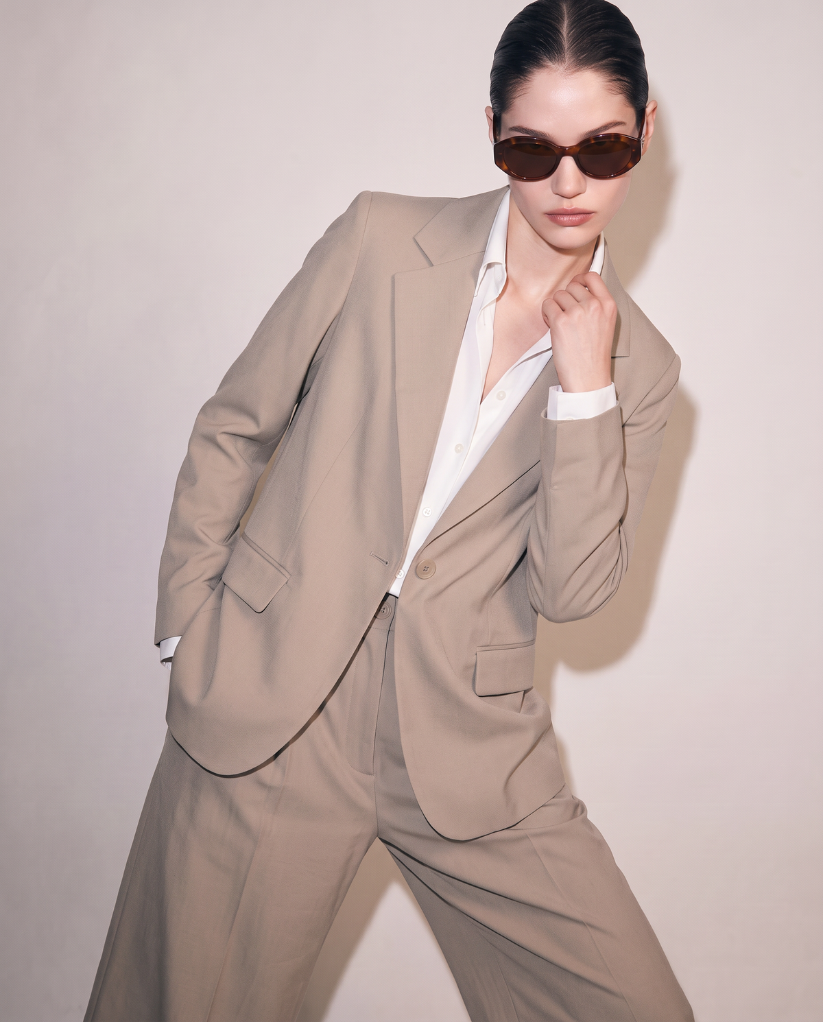 Single-breasted jacket with regular fit - Beige
