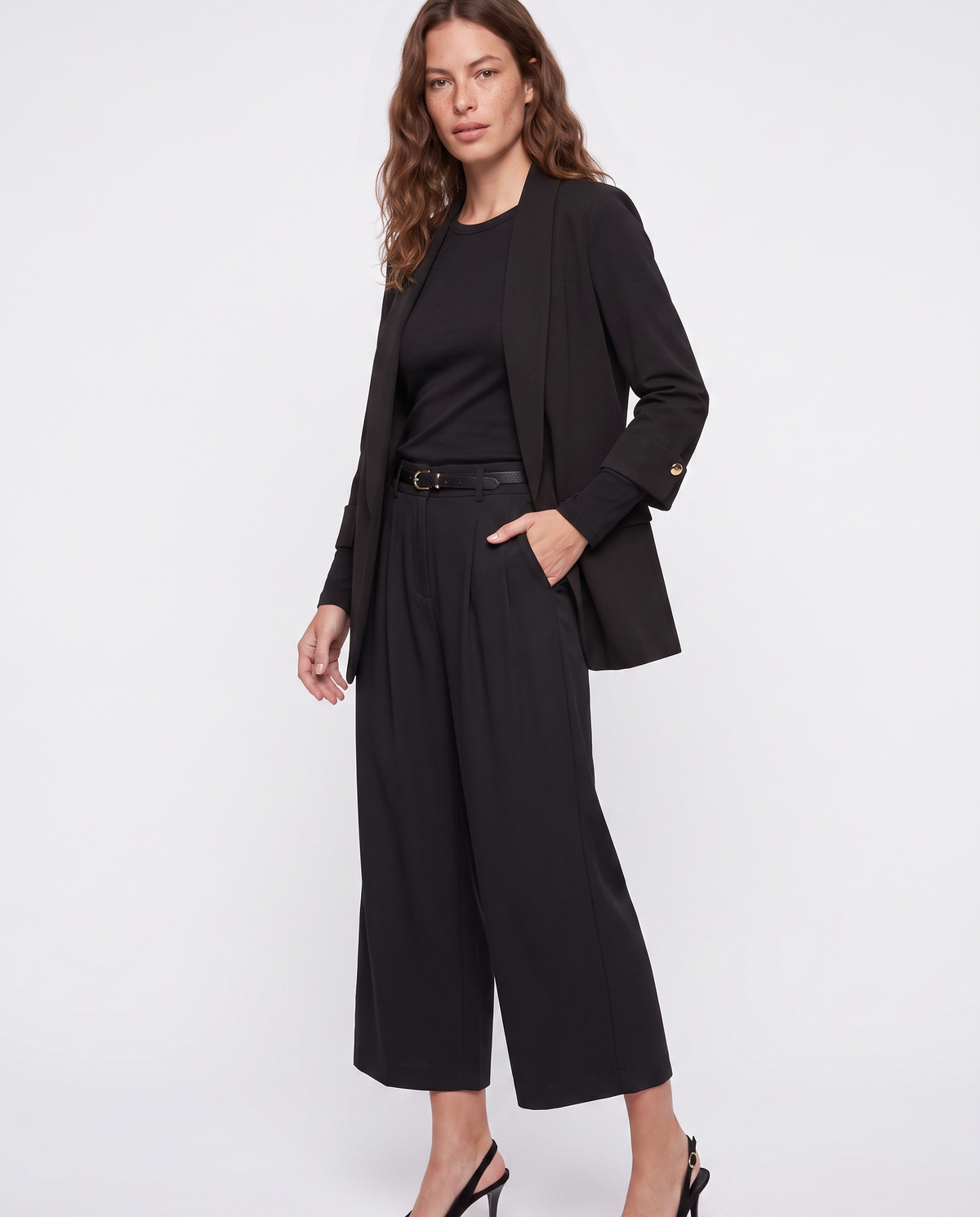 Wide-leg trousers with pleats and belt - Black