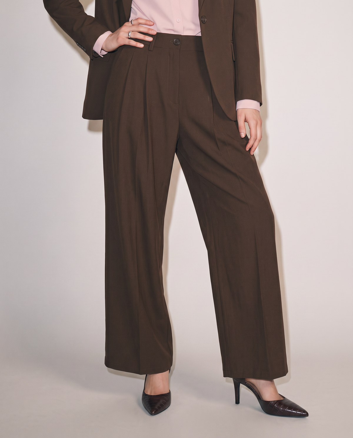 Palazzo trousers with front pleats and button fastening - Brown