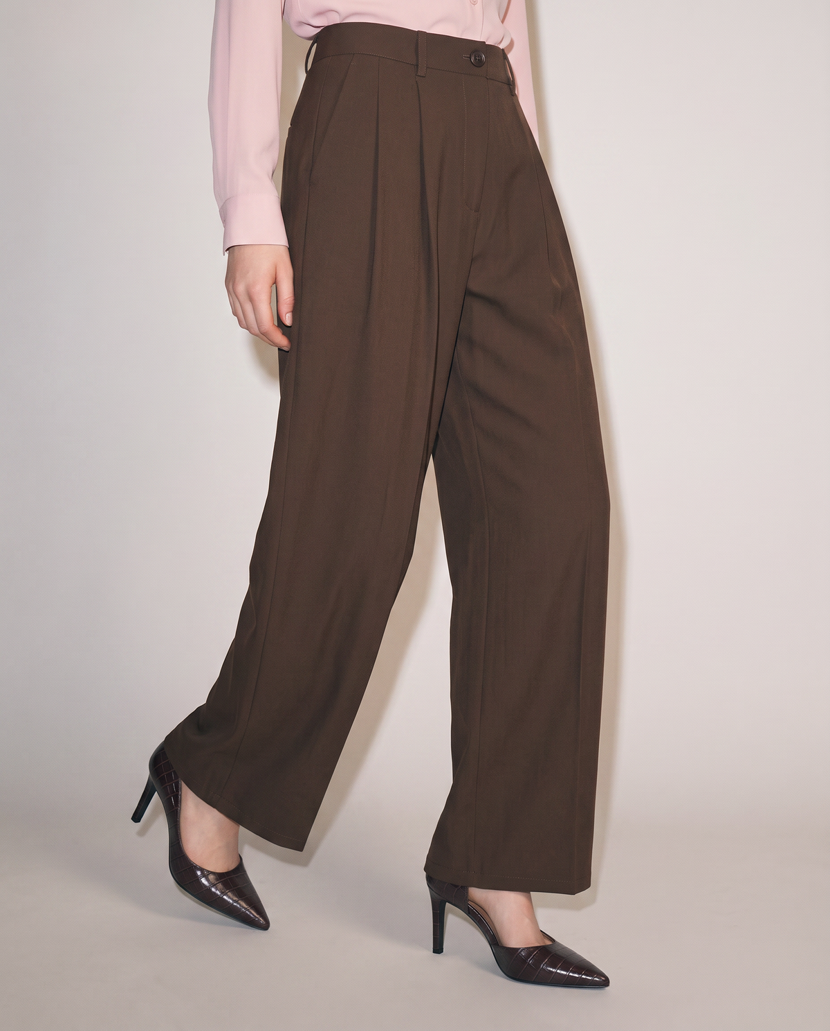 Palazzo trousers with front pleats and button fastening - Brown