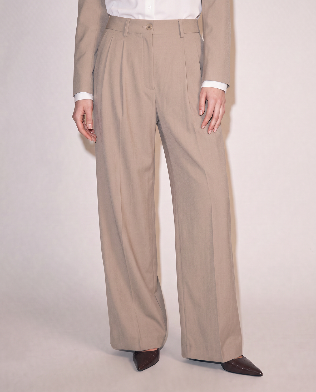 Pantaloni palazzo con pences e chiusura a bottone - Beige