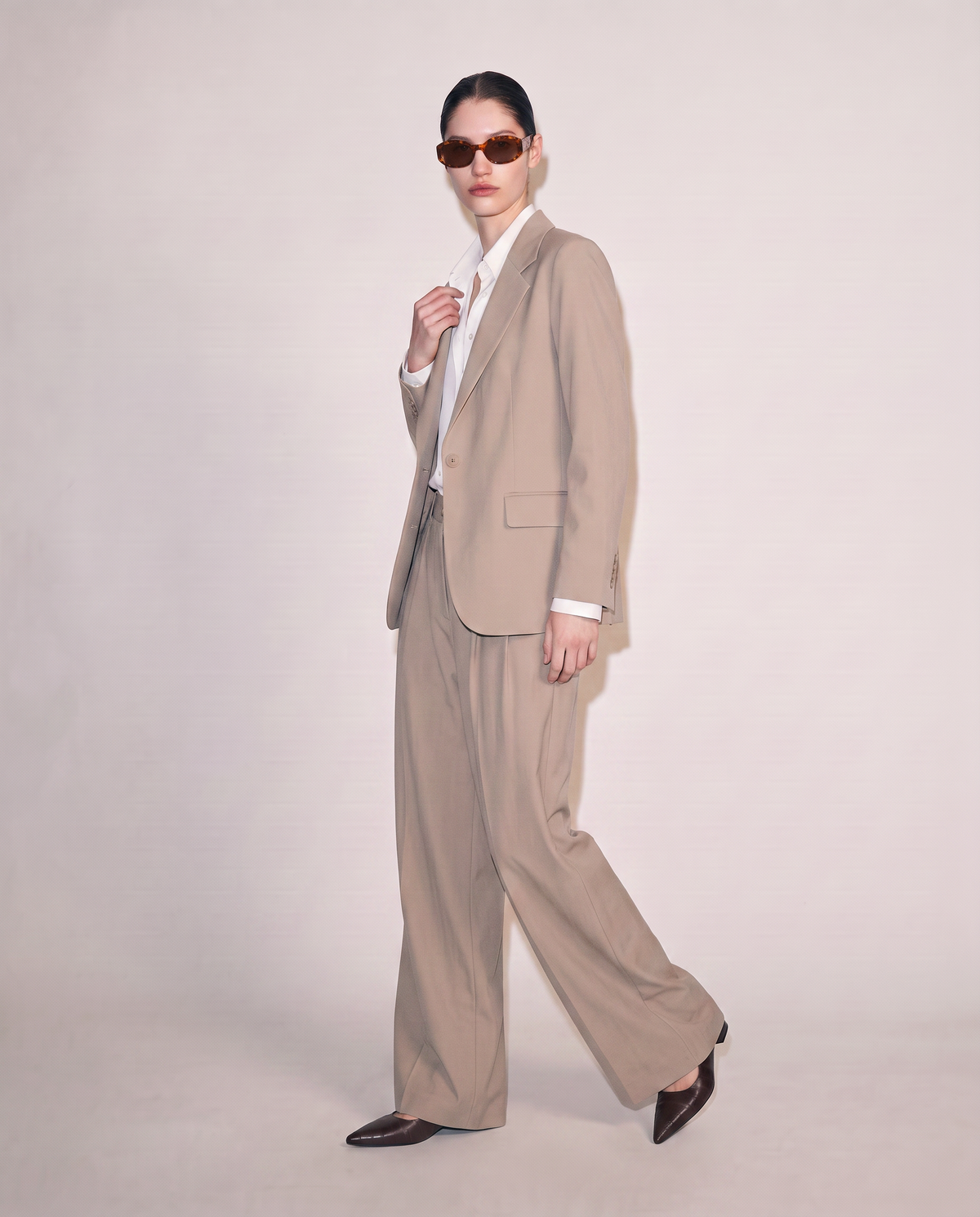 Pantaloni palazzo con pences e chiusura a bottone - Beige