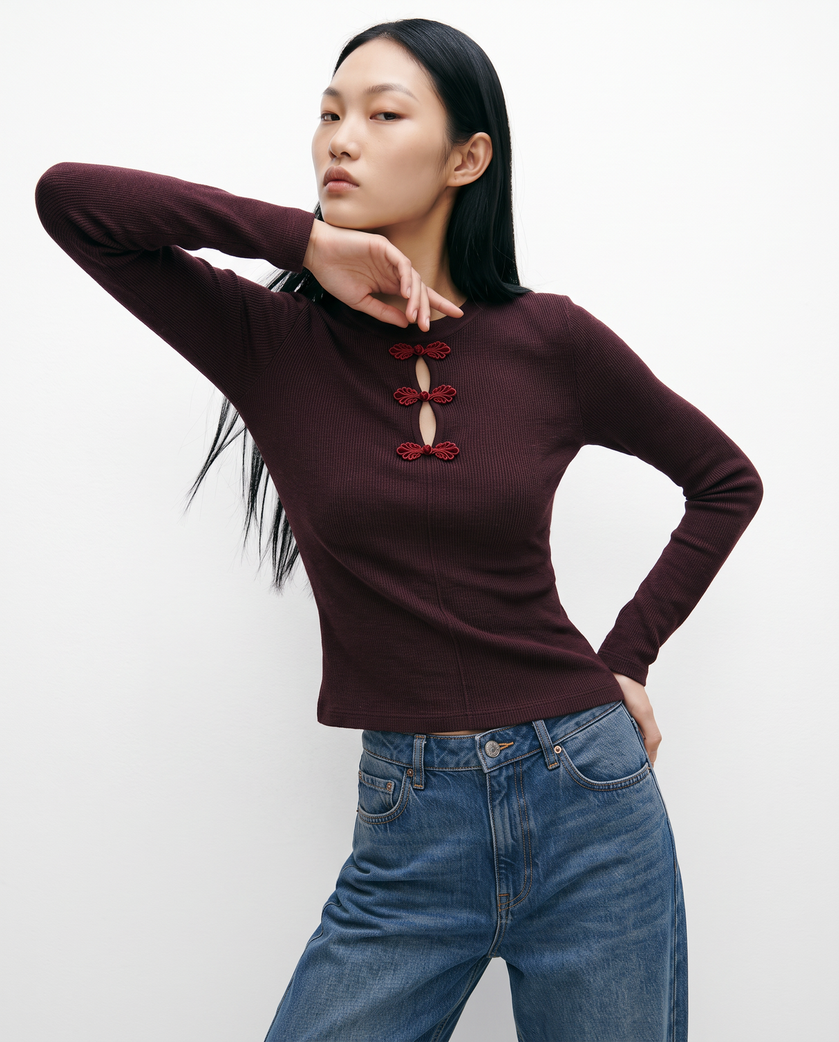 Long sleeve top with keyhole opening and frog fastenings - Red