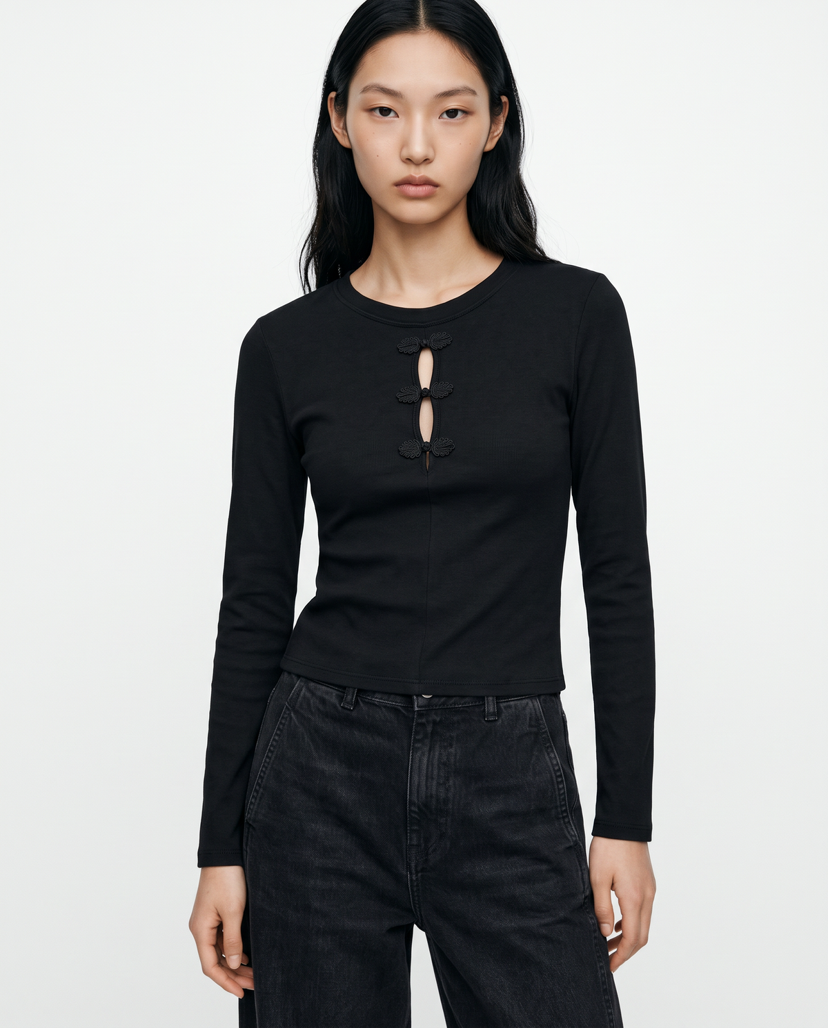 Long sleeve top with keyhole opening and frog fastenings - Black