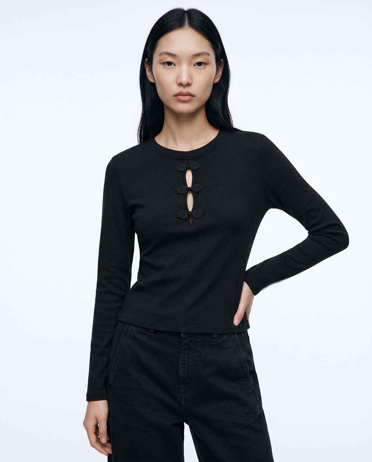 Long sleeve top with keyhole opening and frog fastenings - Black