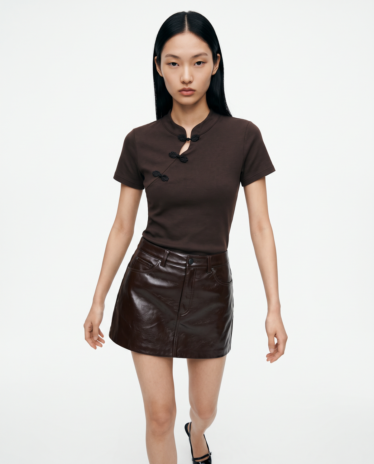 Asymmetric short sleeve top with mandarin collar and frog closures - Brown