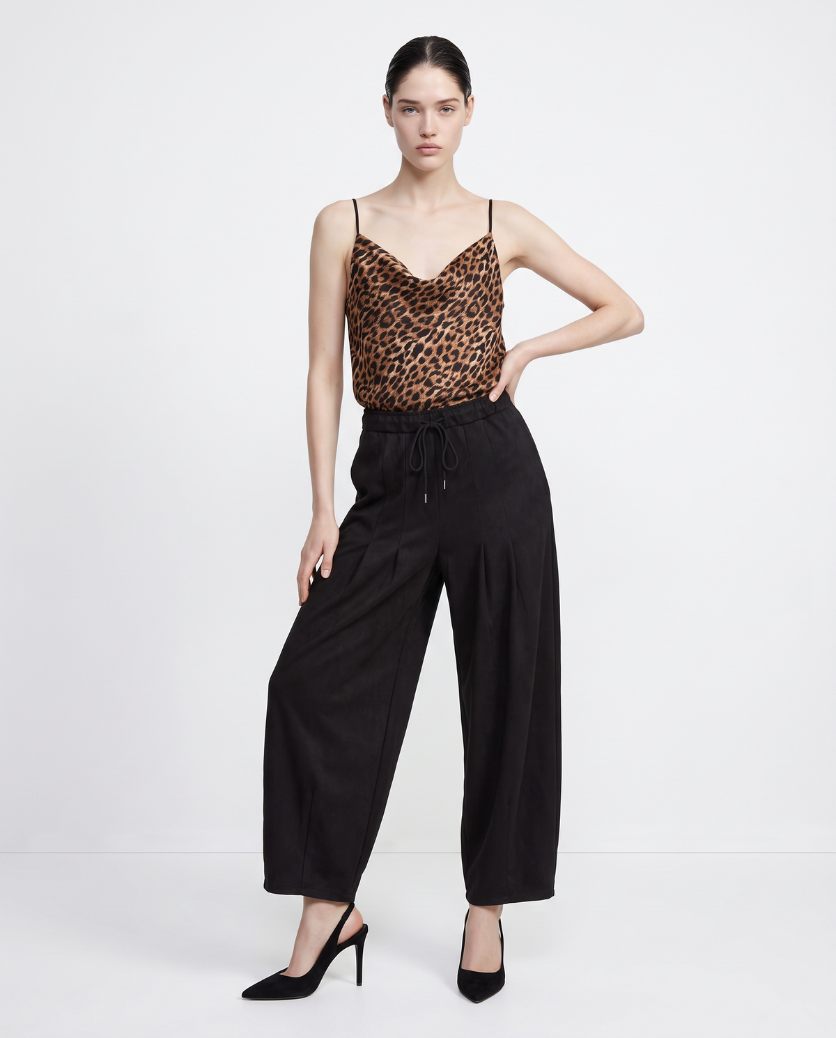 Pantaloni barrel effetto camoscio con coulisse in vita - Nero