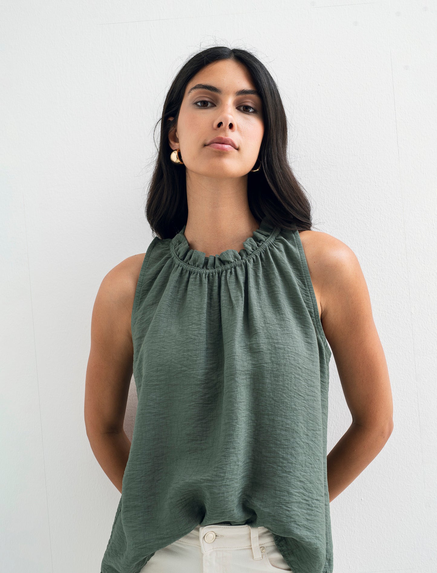 Top in cotone lavato con arriccio sul collo - Verde militare