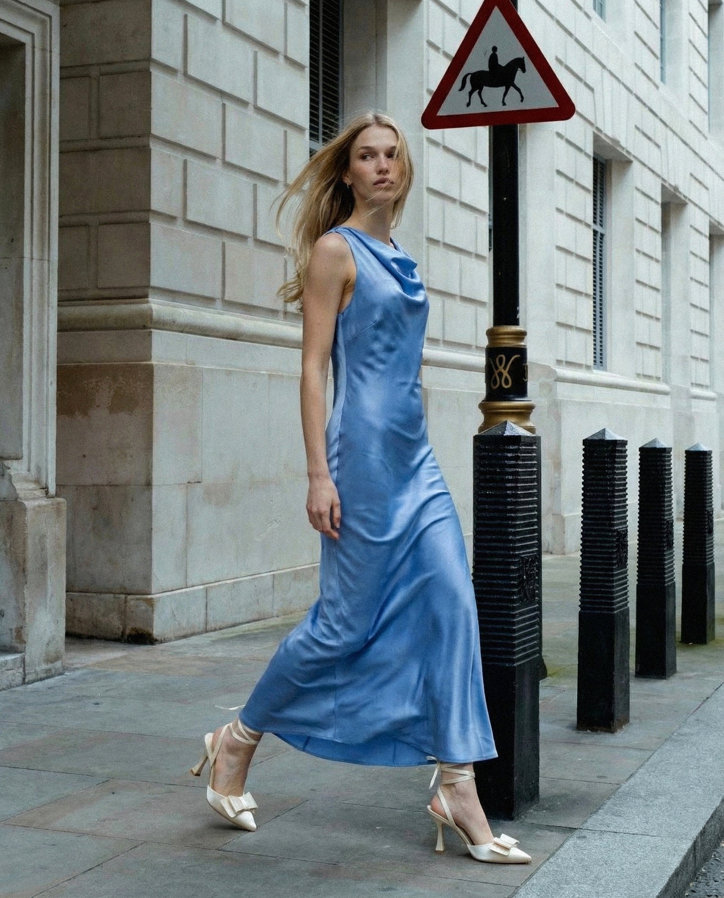 Vestito lungo in sbieco senza maniche - Azzurro cielo