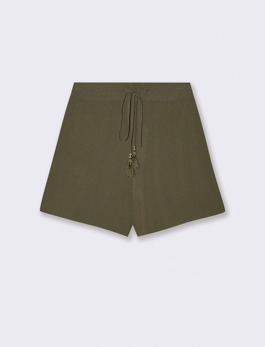 Elevate your summer wardrobe with these stylish women's shorts featuring an elastic waistband for ul - Green