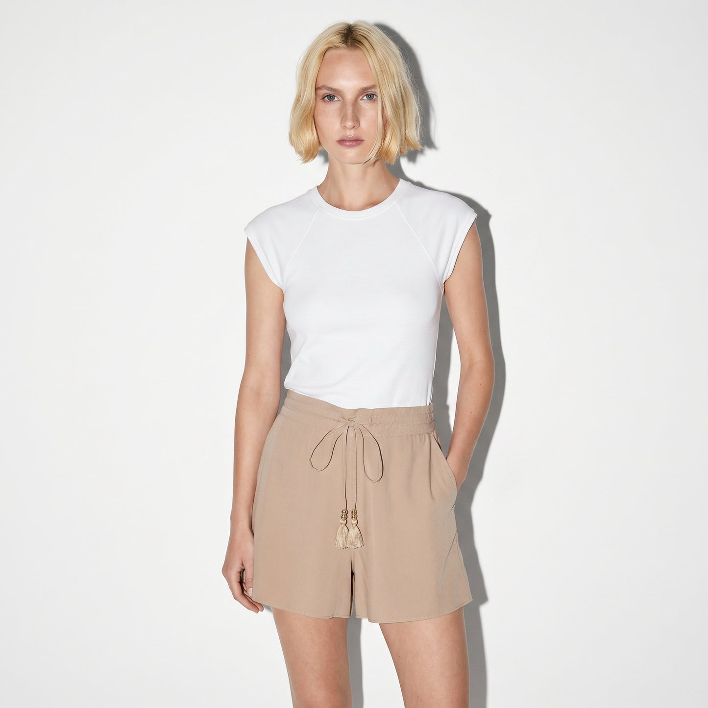 Elevate your summer wardrobe with these stylish women's shorts featuring an elastic waistband for ul - BEIGE