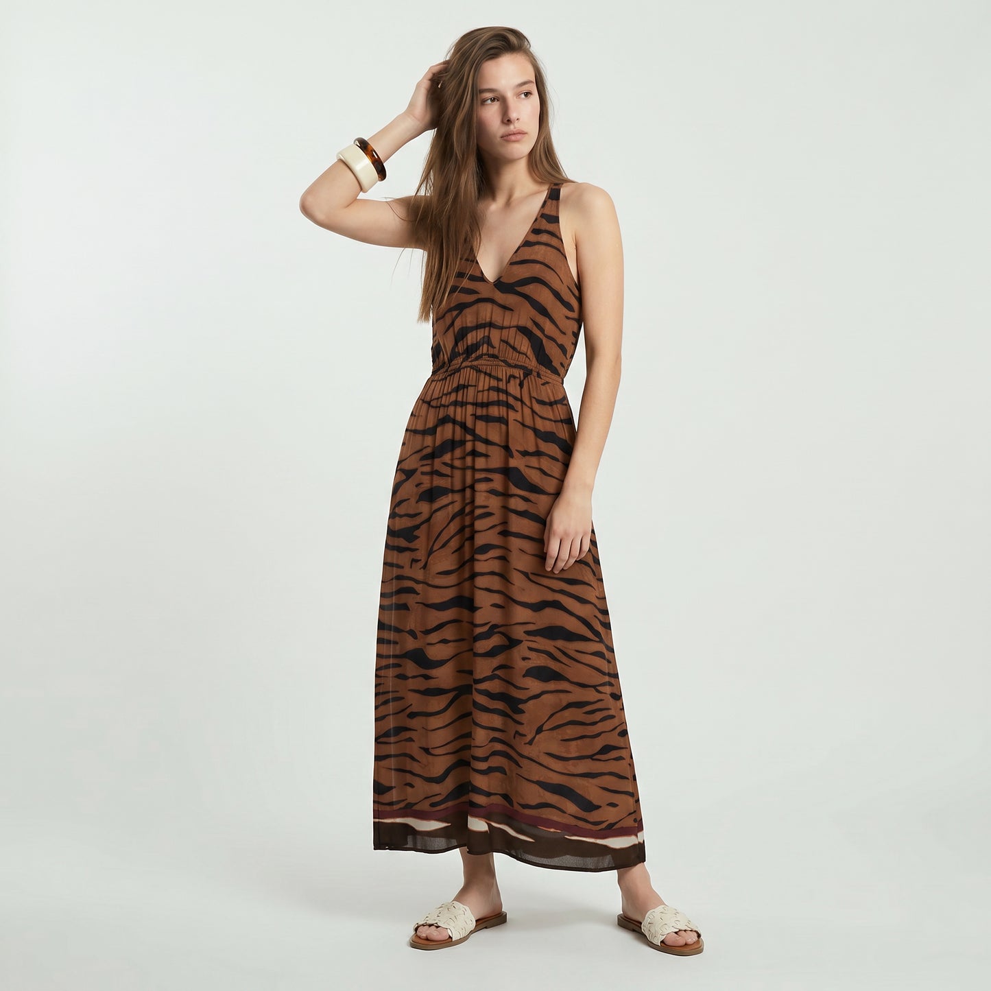 Vestito lungo con scollo a V e spacchi - var 1