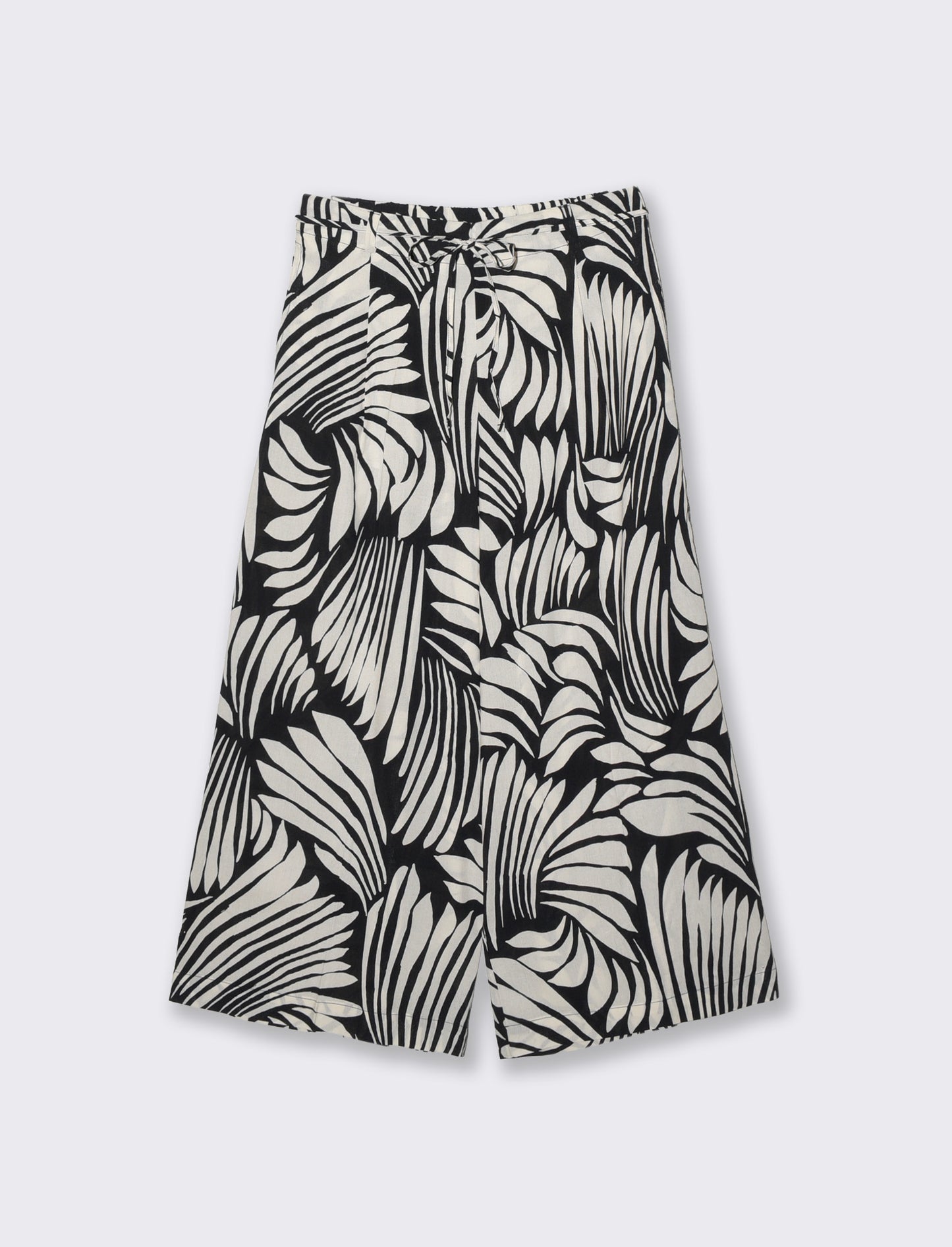 Introducing the stylish printed culotte pants, designed for the modern woman who values both comfort - 