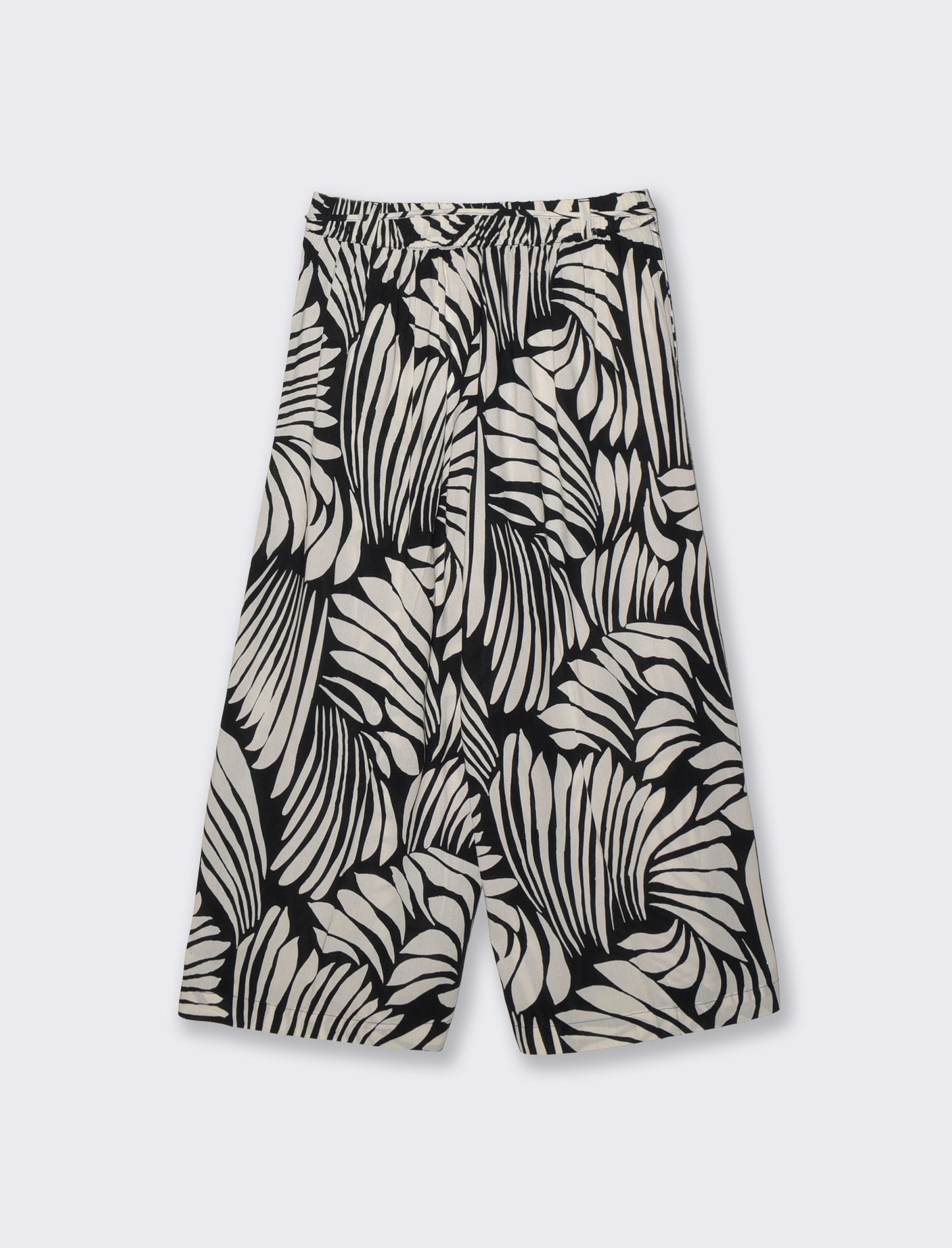 Introducing the stylish printed culotte pants, designed for the modern woman who values both comfort - 