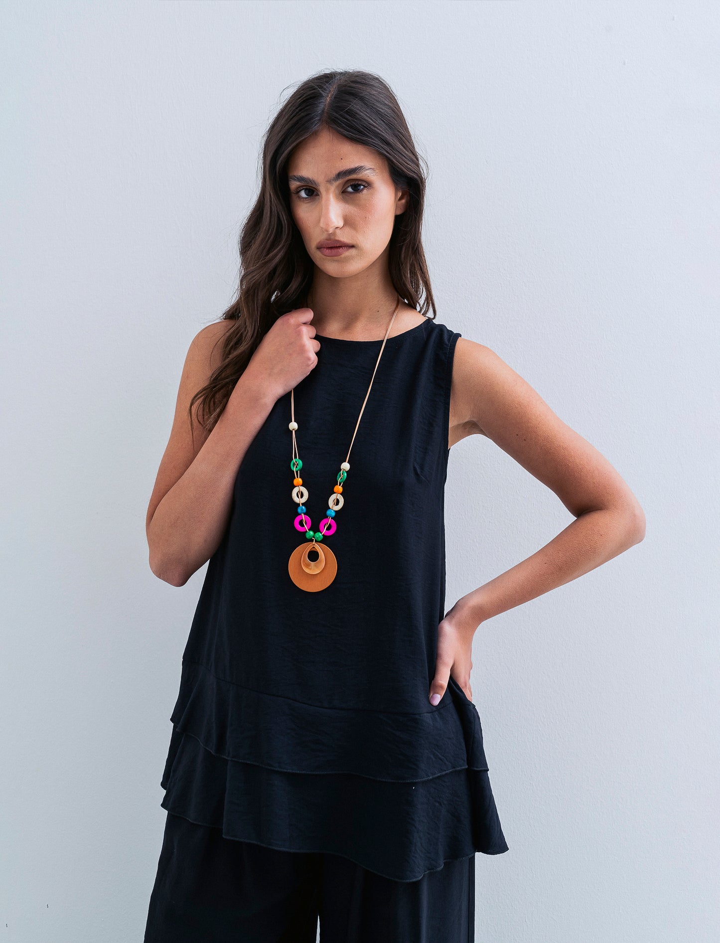 Top con balza e collana - Nero