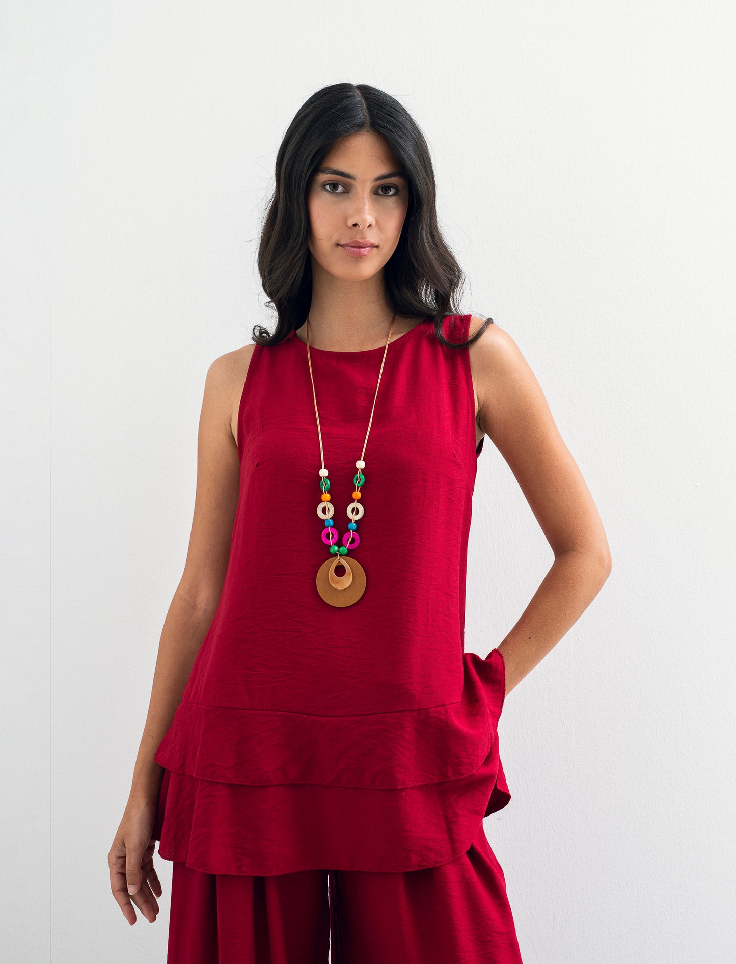 Top con balza e collana - Rosso india