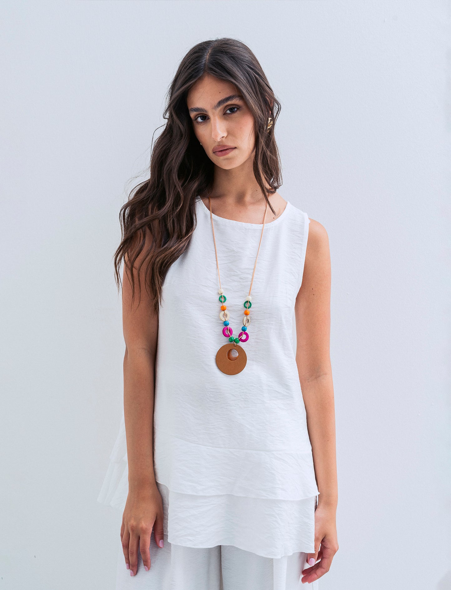 Top con balza e collana - Bianco