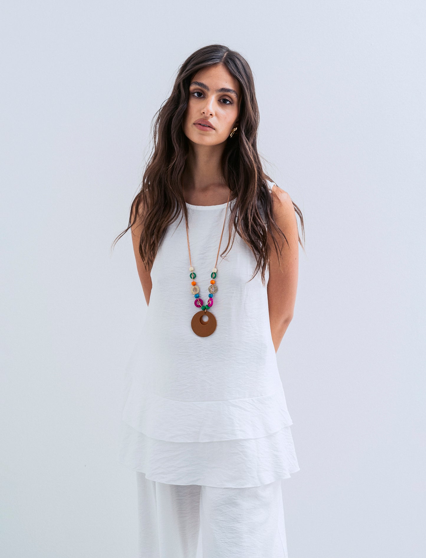 Top con balza e collana - Bianco