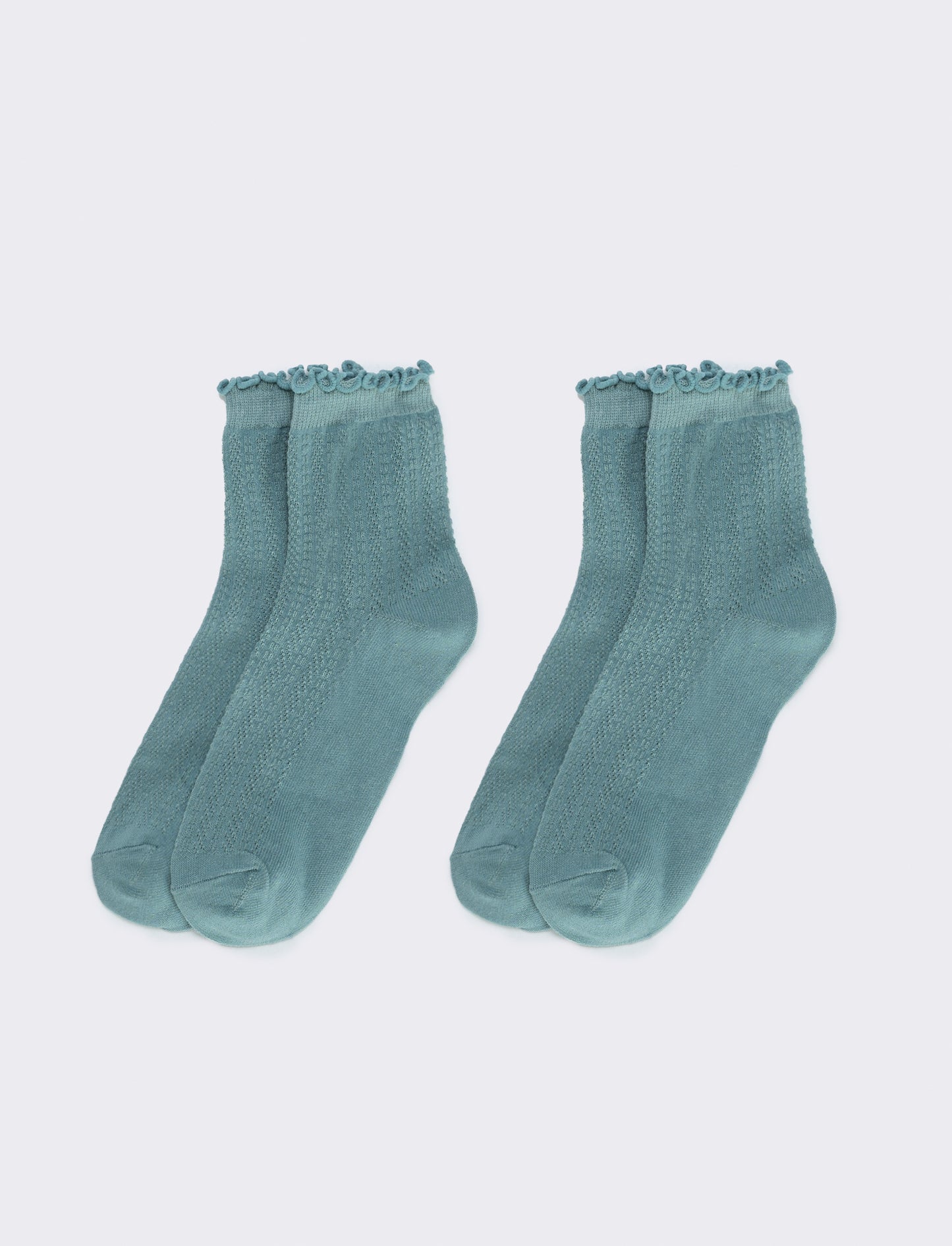 Introducing the Freel Set of 2 pairs of ankle socks, designed specifically for women who appreciate - Green
