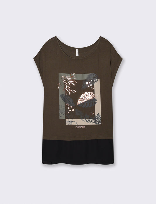 The kimono blouse features a captivating front print that adds a touch of elegance to any outfit. Wi - Green
