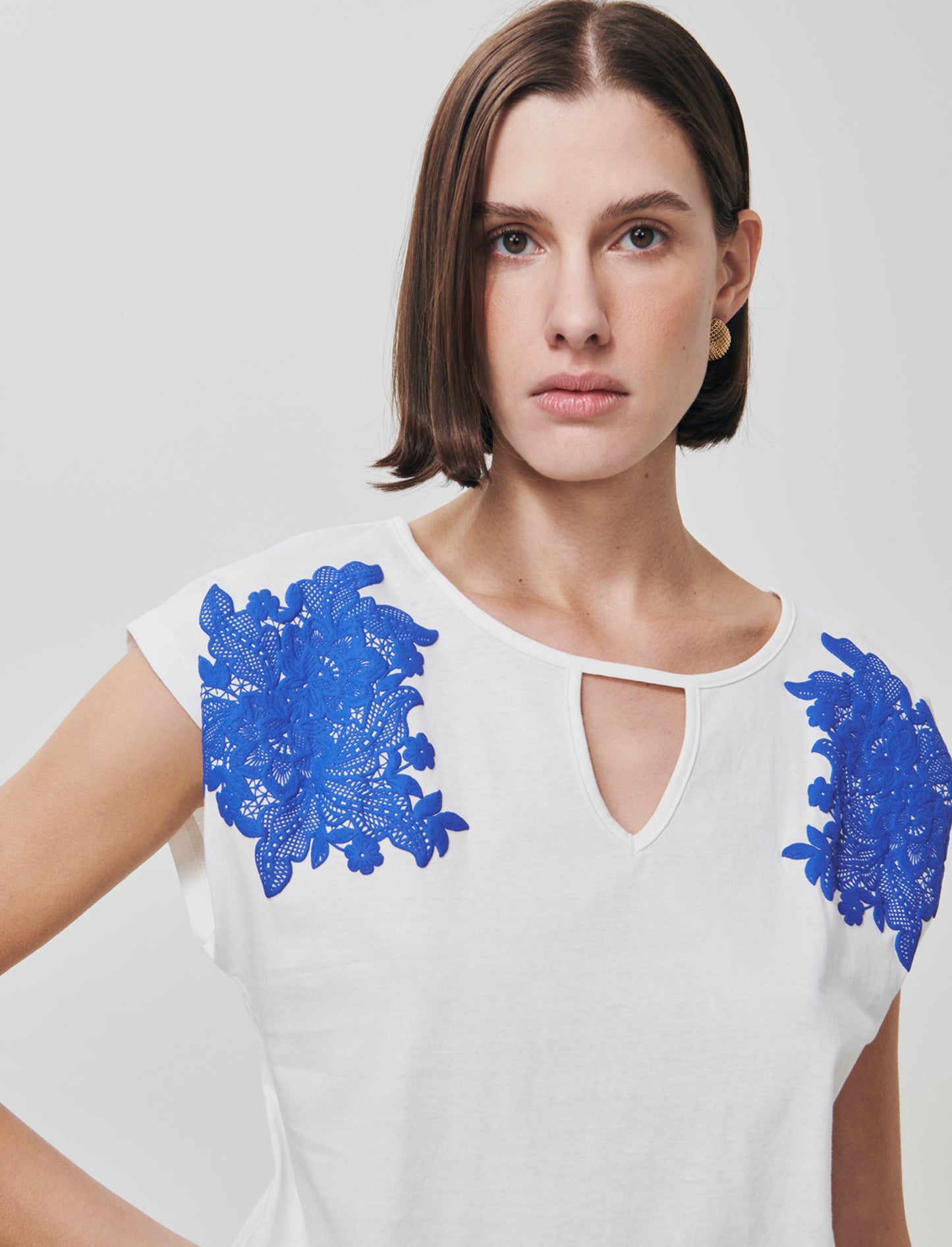 T-Shirt Manica Corta con Apertura al Collo - Bianco latte