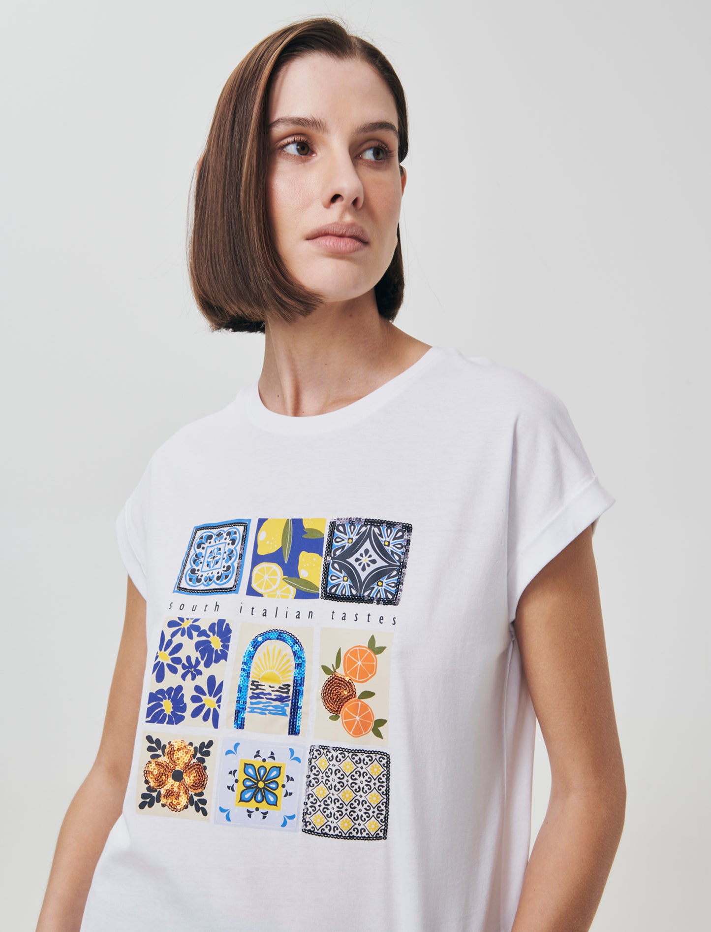T-shirt in cotone con stampa frontale - var 1
