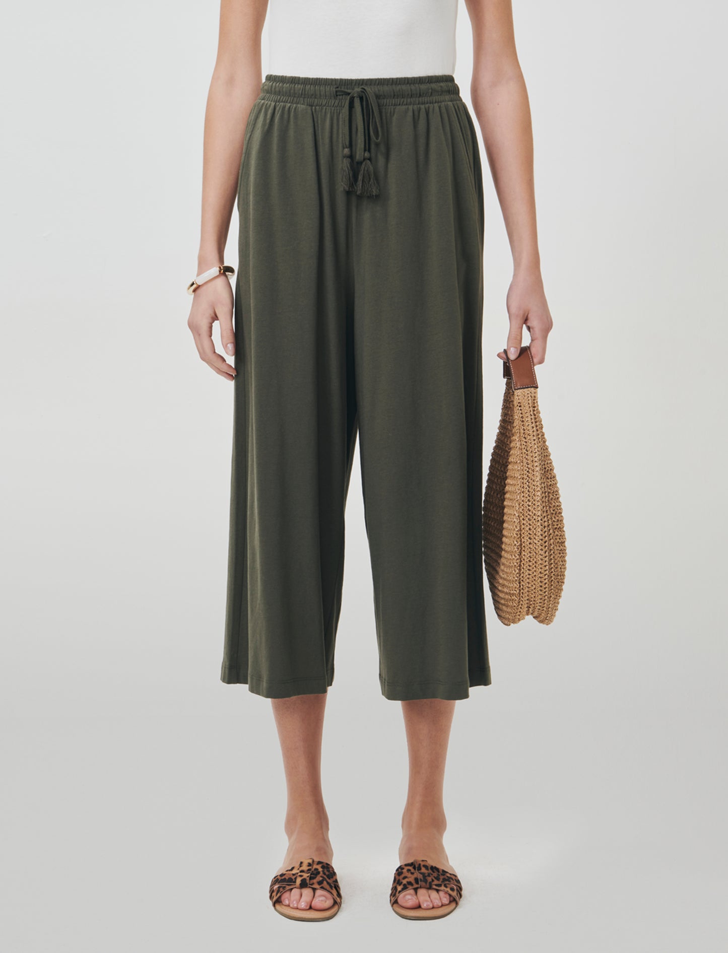 Introducing the stylish culotte pants designed for the modern woman. Featuring a comfortable elastic - Green