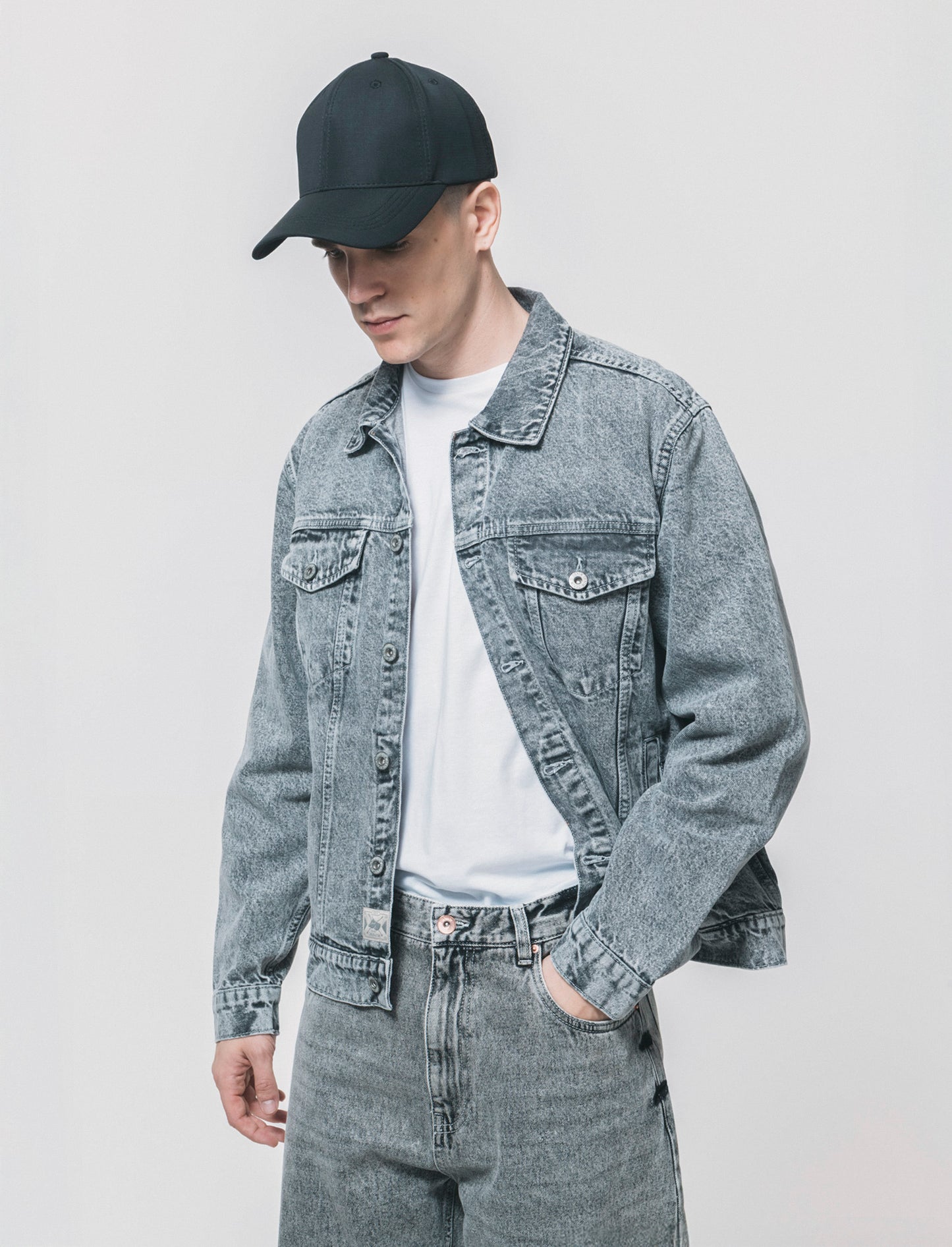 Giubbotto in denim effetto slavato - Grigio