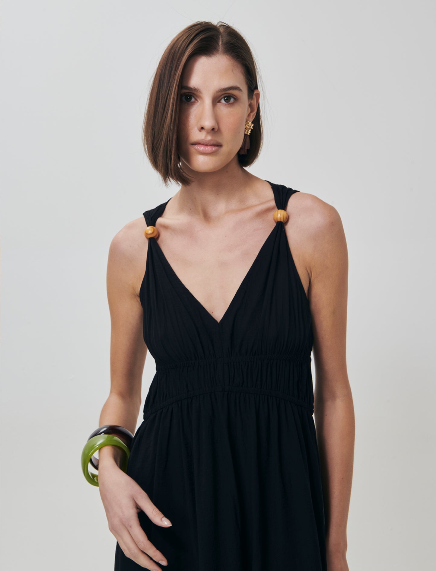 Vestito lungo con scollo a V e arricciato - Nero