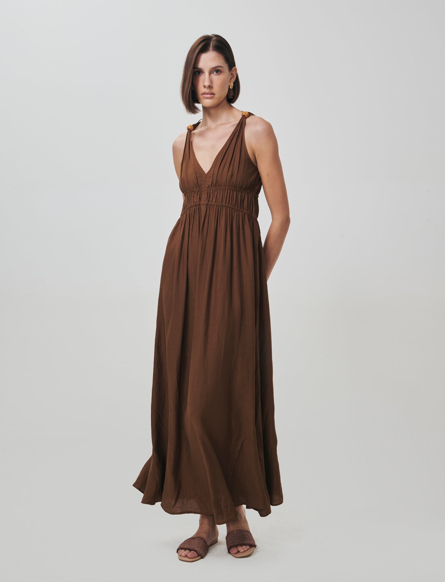 Vestito lungo con scollo a V e arricciato - Marrone tabacco