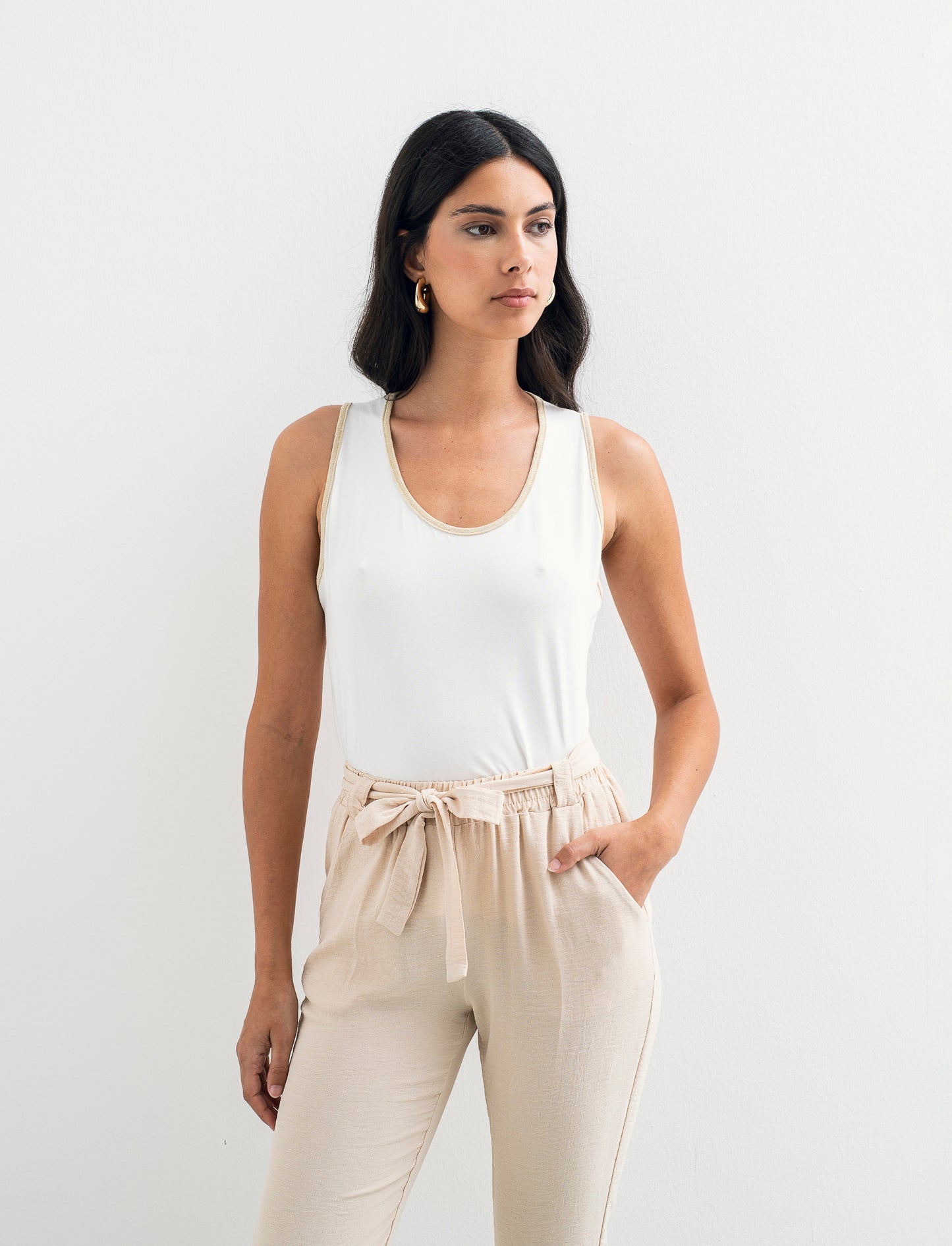 TOP VISCOSA CON DETTAGLI A CONTRASTO LUREX - Bianco latte