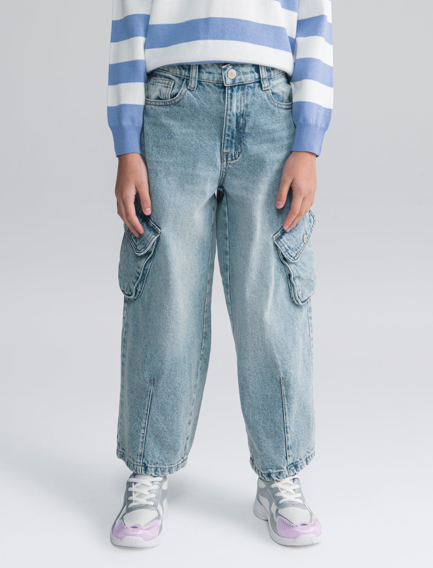 Jeans cargo ampi con tasconi laterali - Denim chiaro
