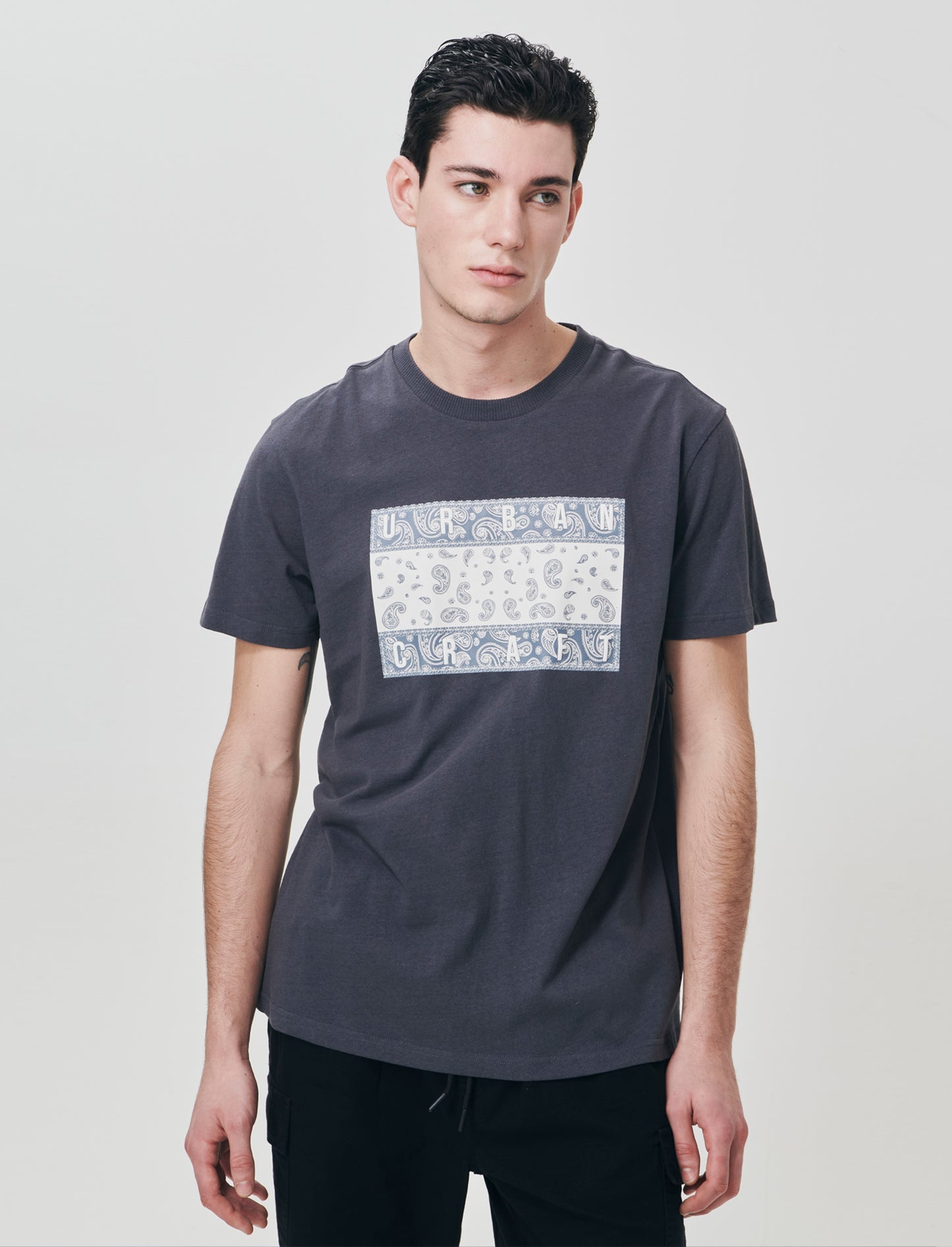T-shirt in cotone con stampa paisley - Avion