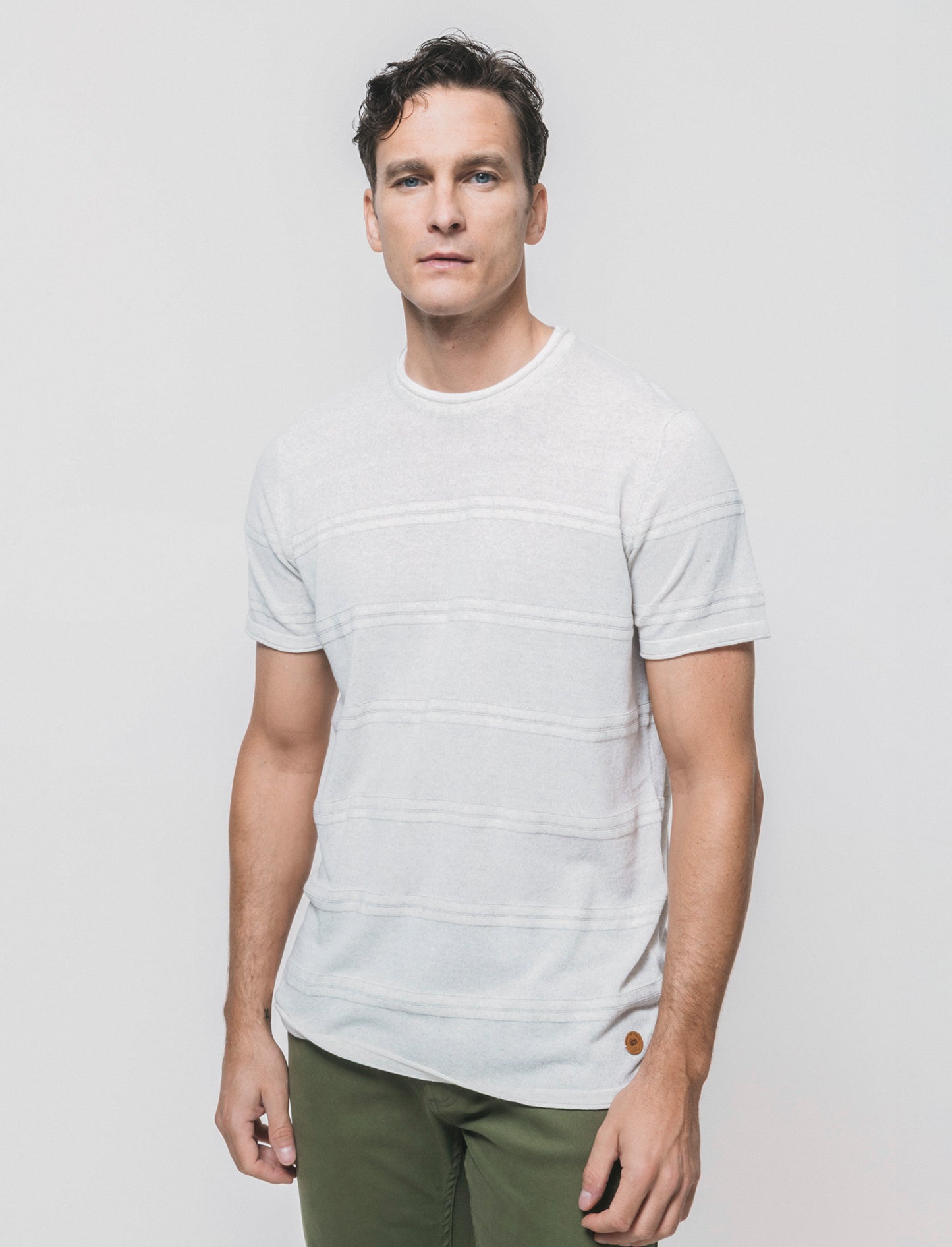 T-shirt in maglia con orli a contrasto - Beige ecru
