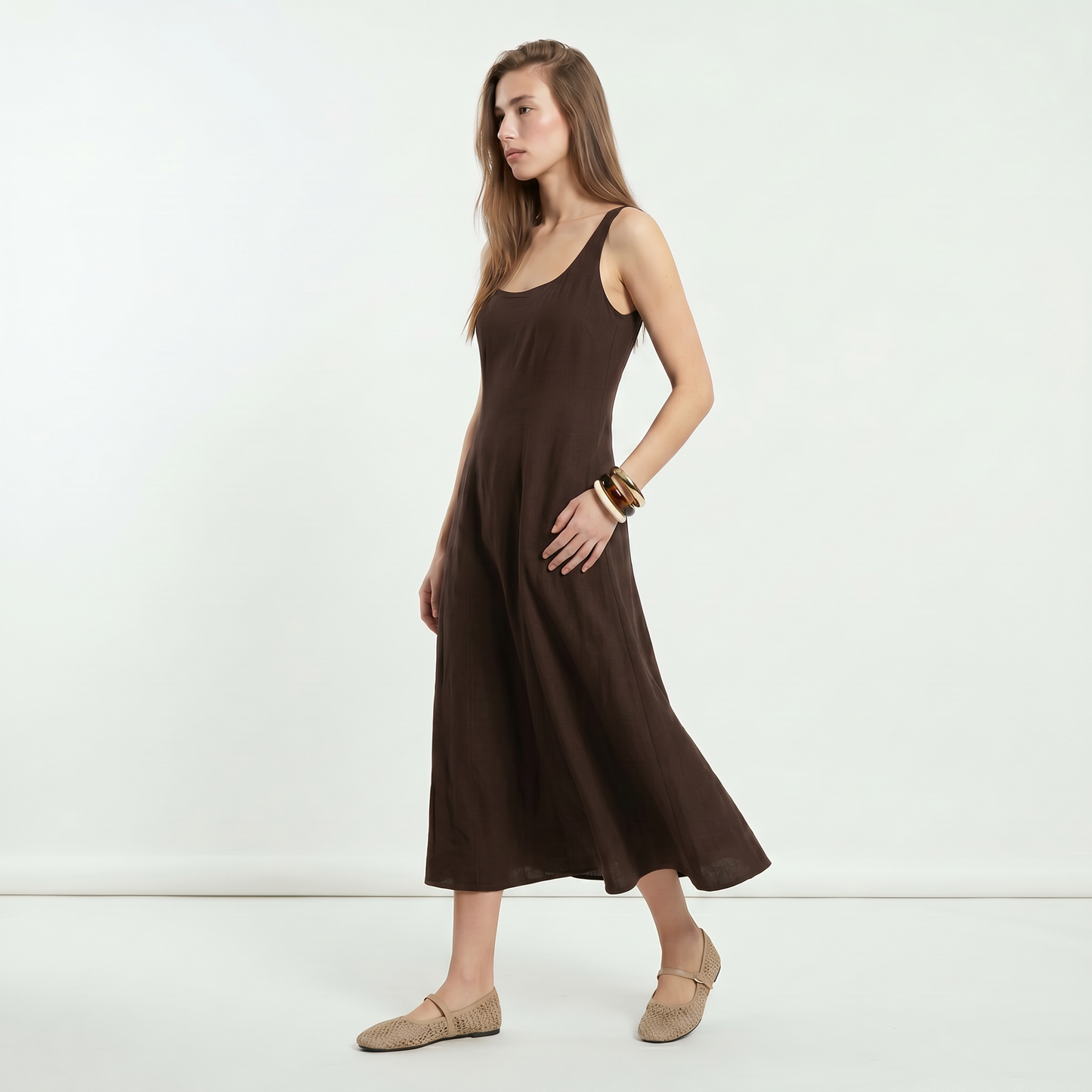 Vestito lungo smanicato con tagli e svaso - Marrone cioccolato