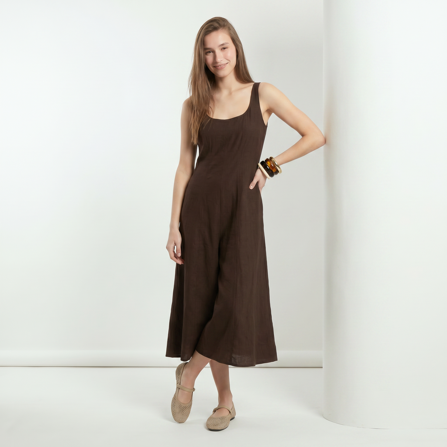 Vestito lungo smanicato con tagli e svaso - Marrone cioccolato
