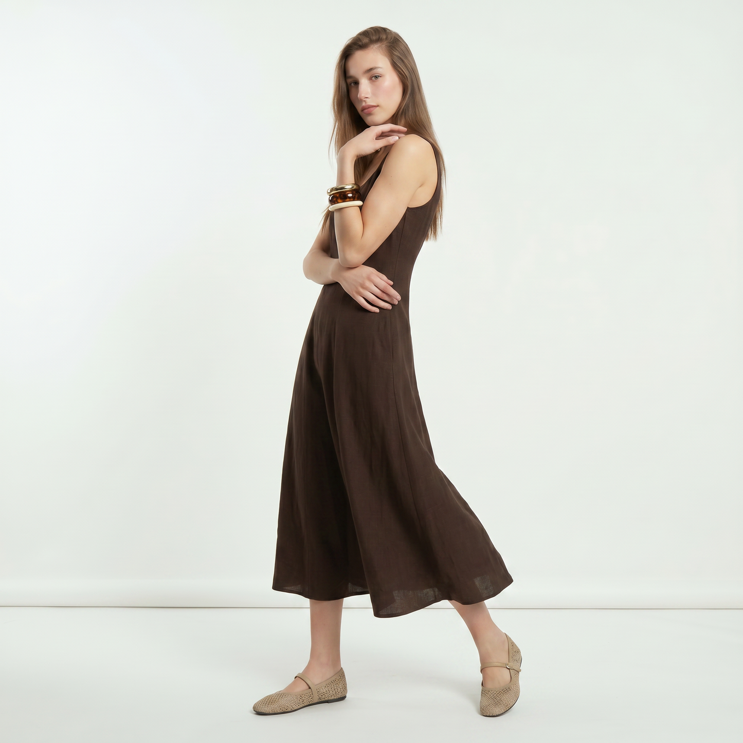 Vestito lungo smanicato con tagli e svaso - Marrone cioccolato