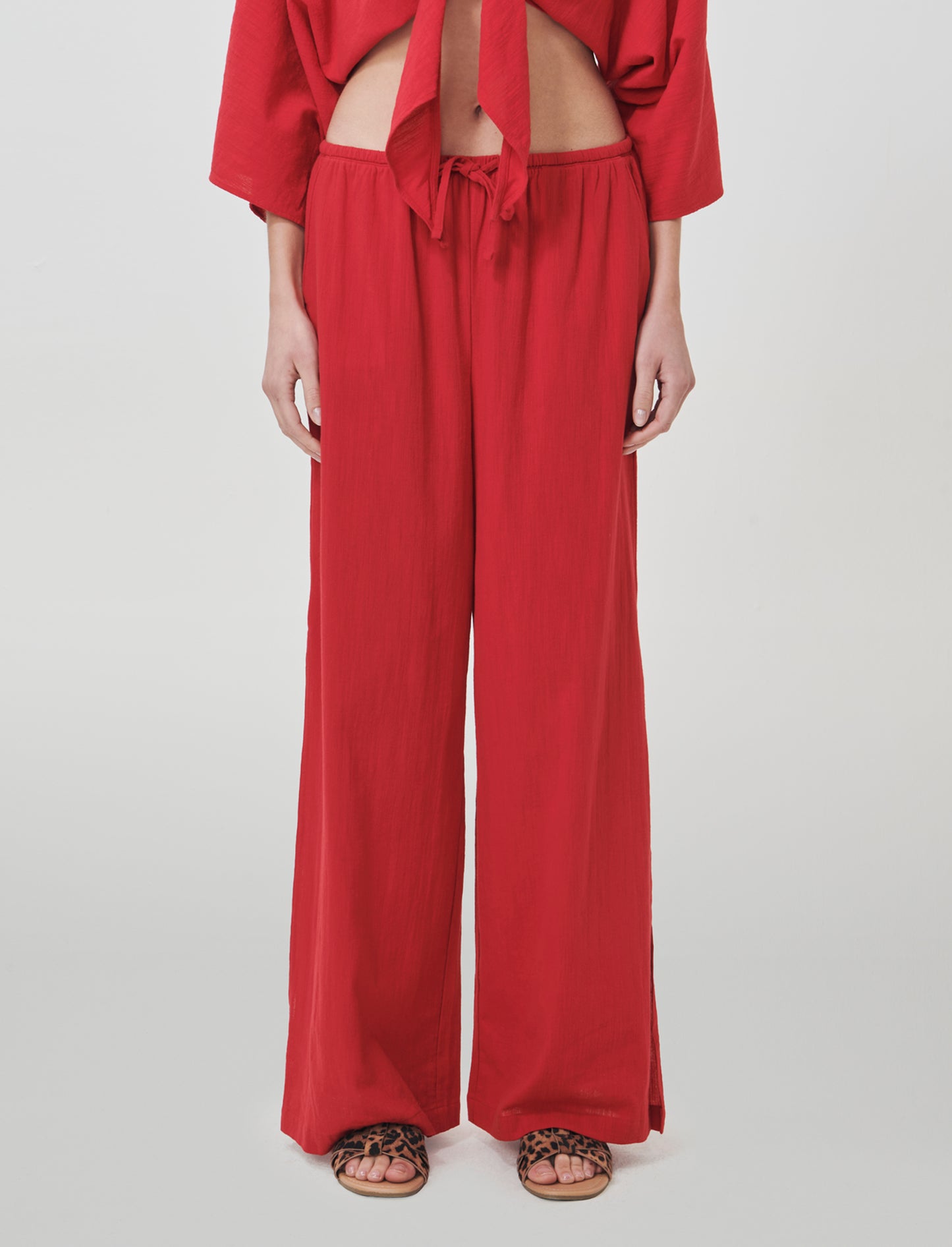 Pantalone Gamba Larga con Spacchi Laterali - Rosso