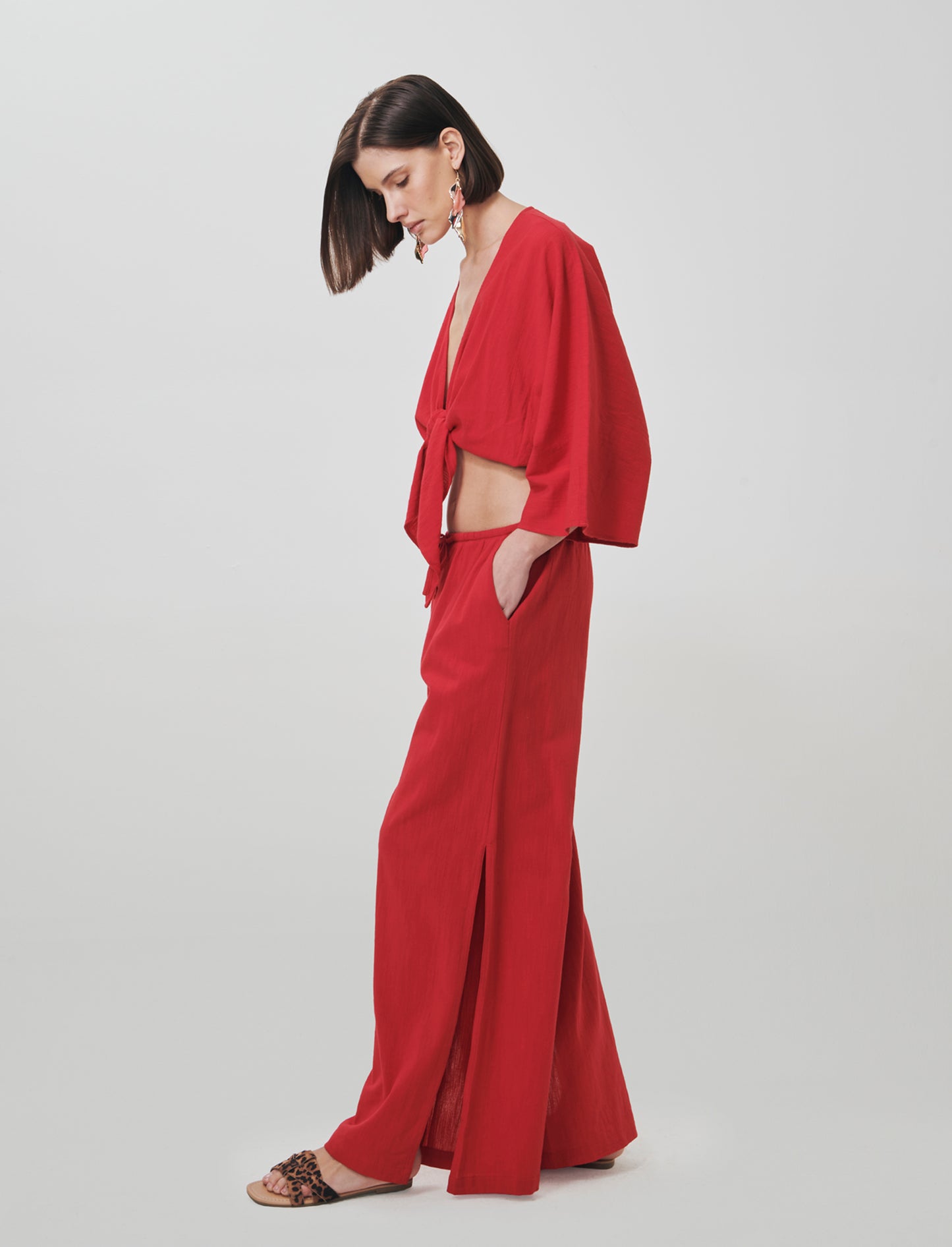 Pantalone Gamba Larga con Spacchi Laterali - Rosso