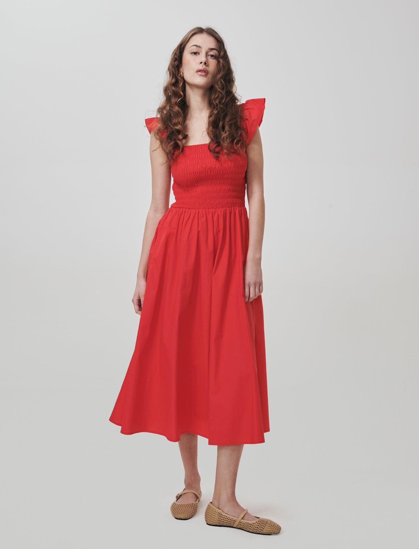 Abito lungo con busto smock e volant - Corallo