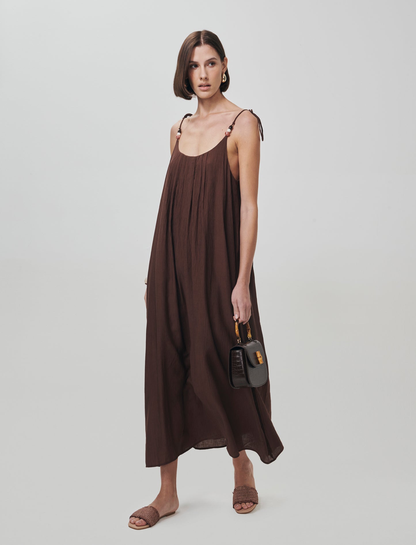 Vestito lungo leggero con pieghe e fiocco - Marrone cioccolato
