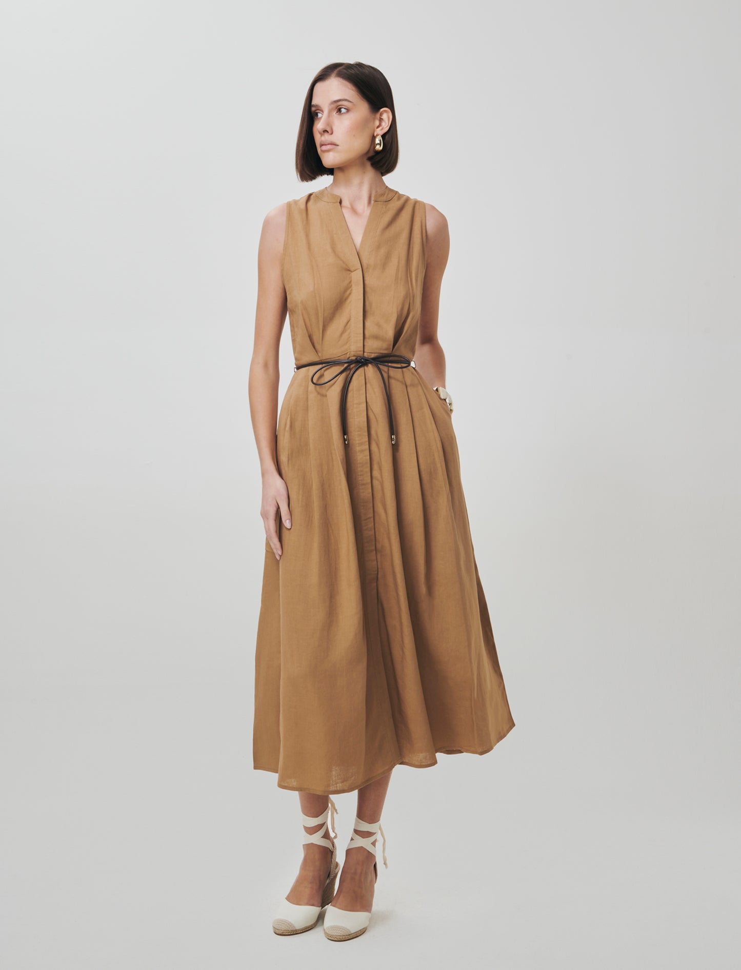 Vestito lungo giro manica con cintura - Cammello