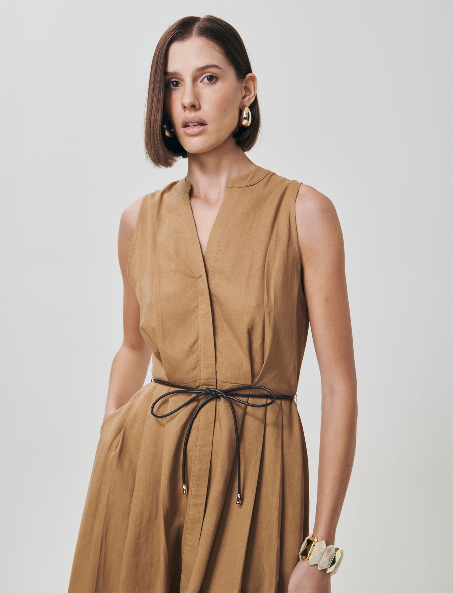 Vestito lungo giro manica con cintura - Cammello