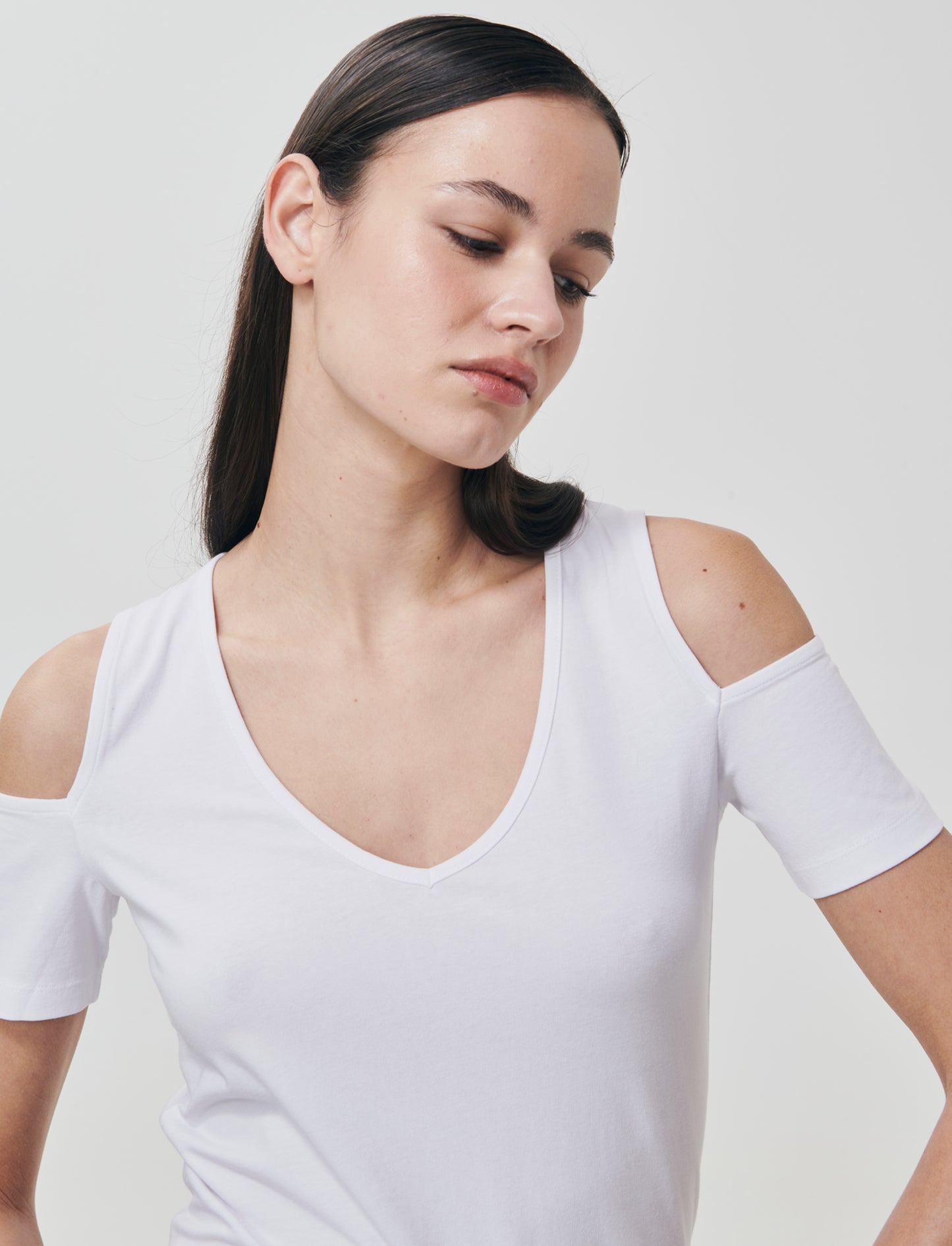 T-Shirt Scollo a V con Apertura - Bianco
