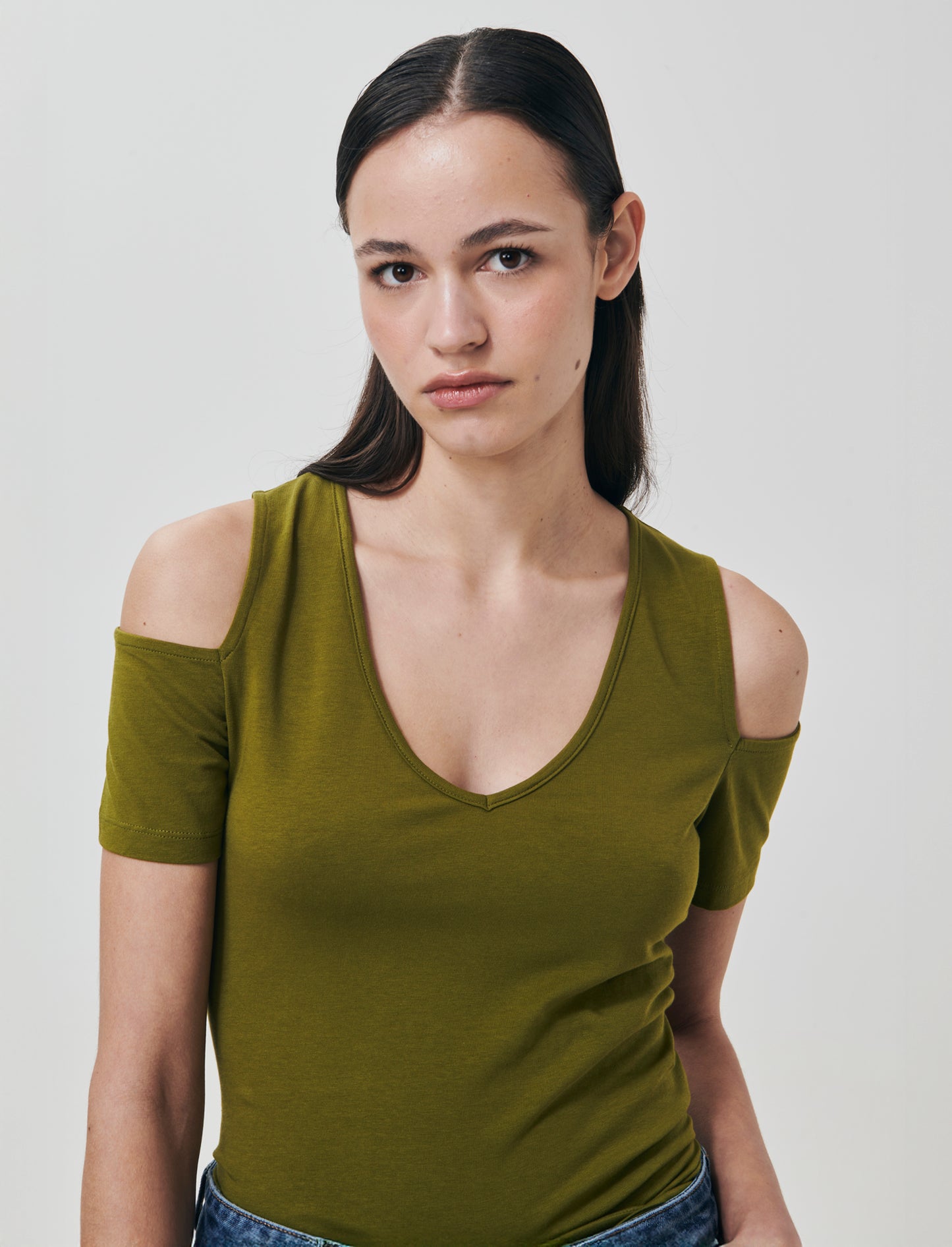 T-Shirt Scollo a V con Apertura - Verde abete