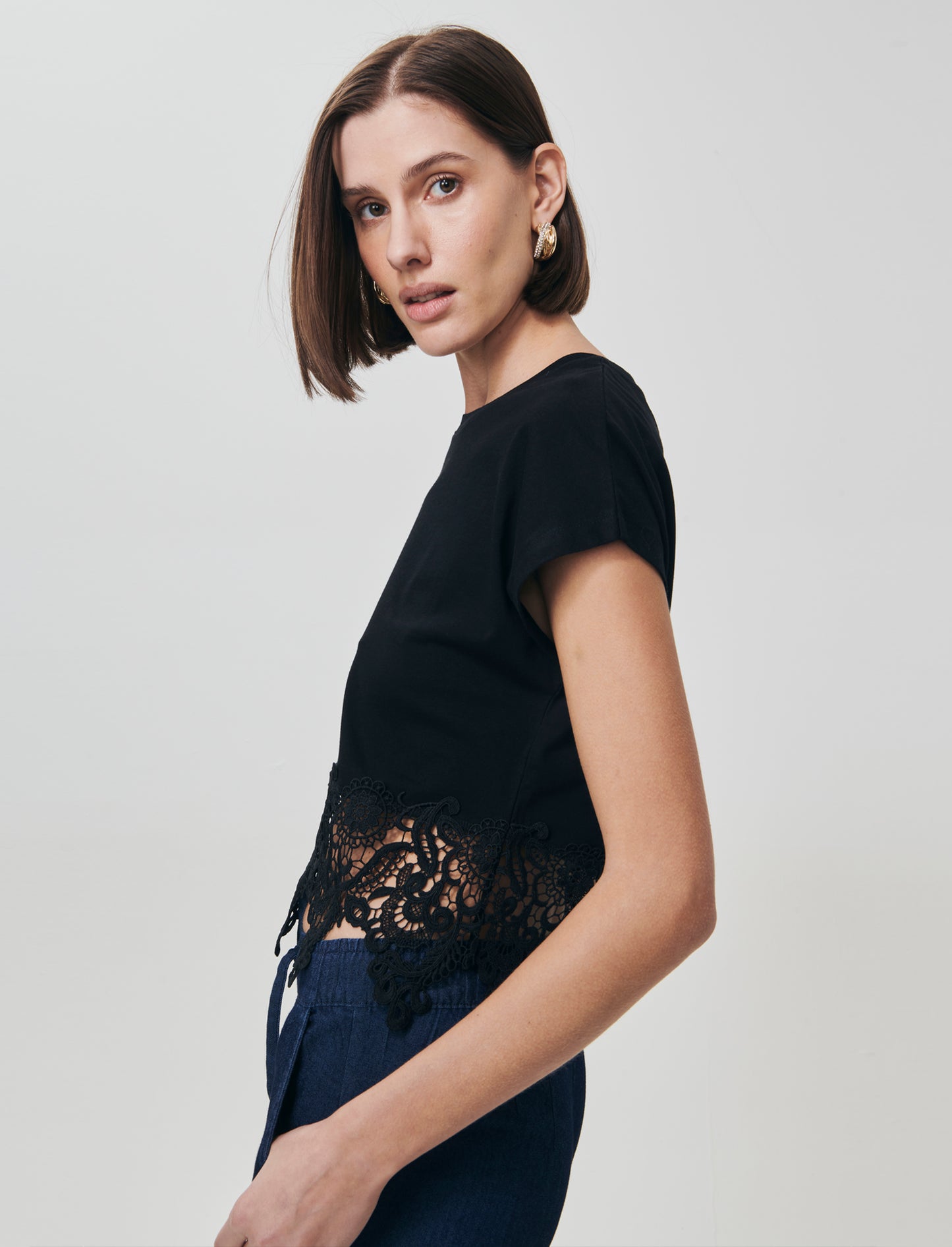 T-Shirt in Cotone con Pizzo al Fondo - Nero
