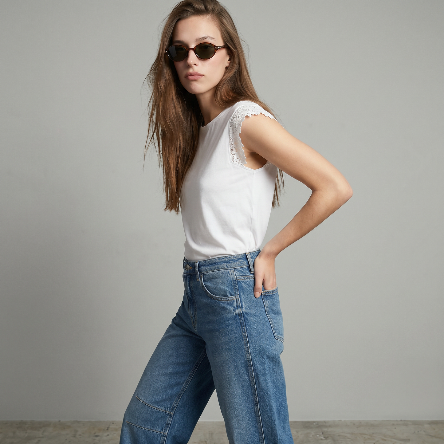 T-shirt in pizzo per donne eleganti - Bianco