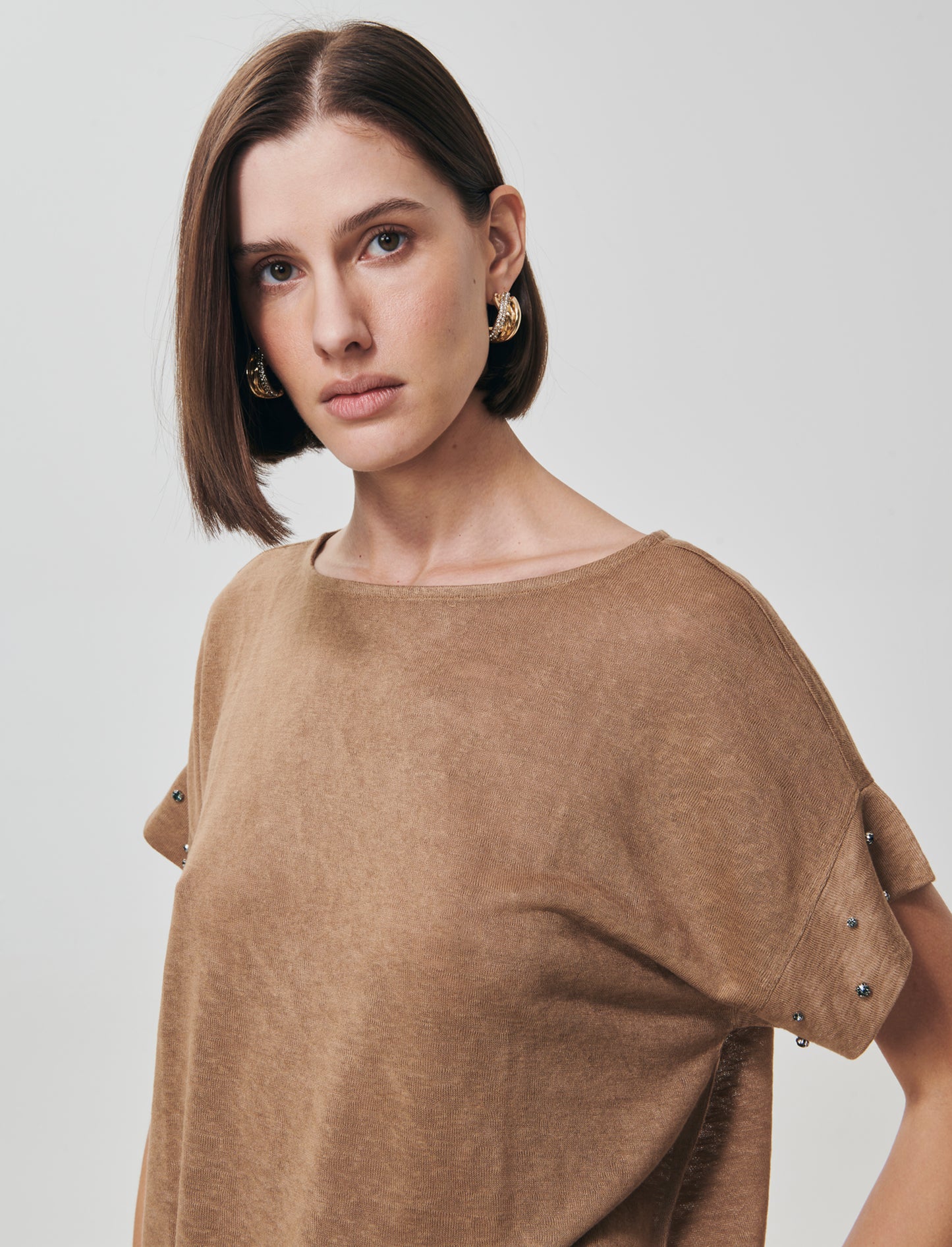 T-Shirt with Rhinestones and Boat Neck - BROWN