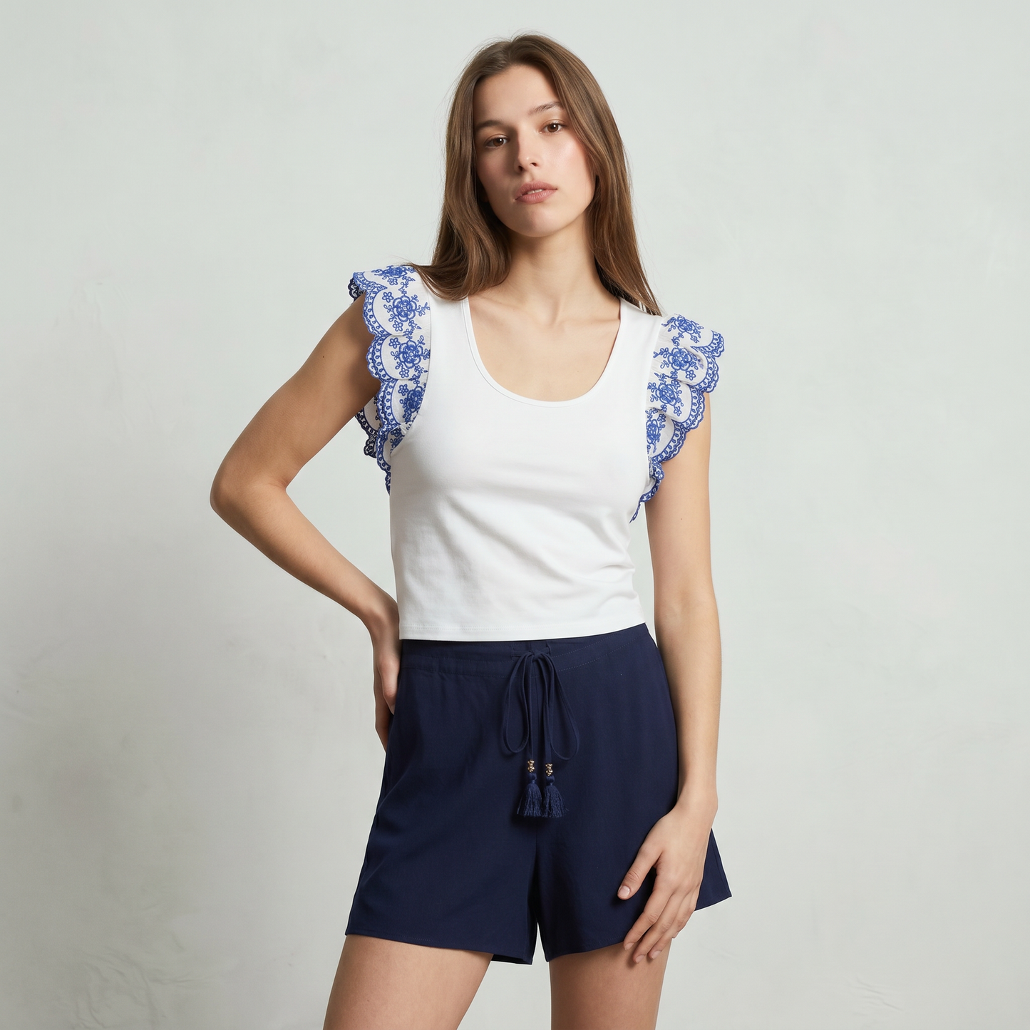 T-shirt con maniche in pizzo sangallo - var 1