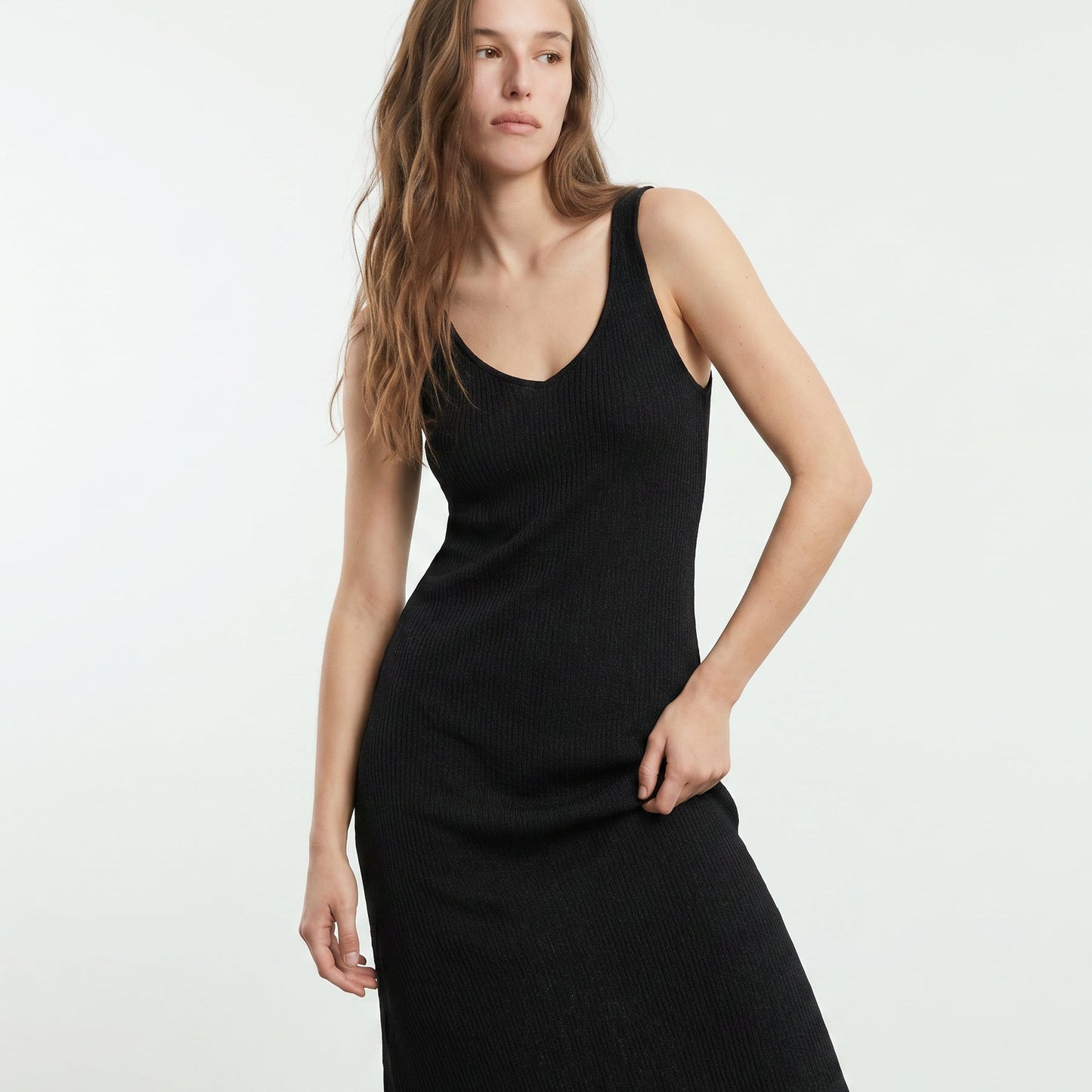 Vestito lungo smanicato con scollo a V - Nero